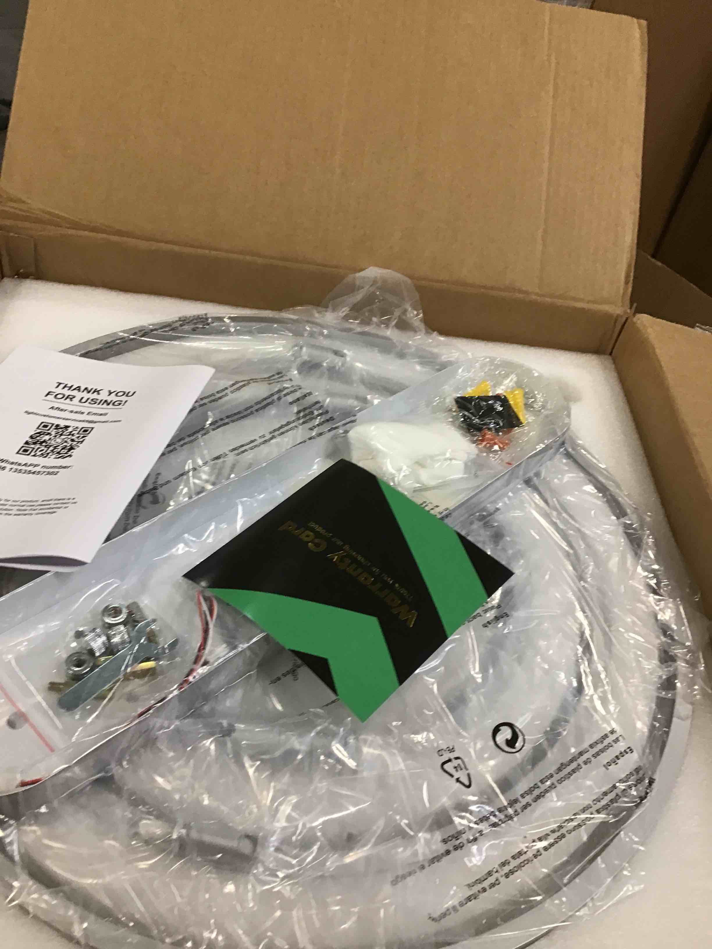 https://s3.amazonaws.com/lotting-images-prod/bidfta/PNK2252854_1740164219402.jpeg