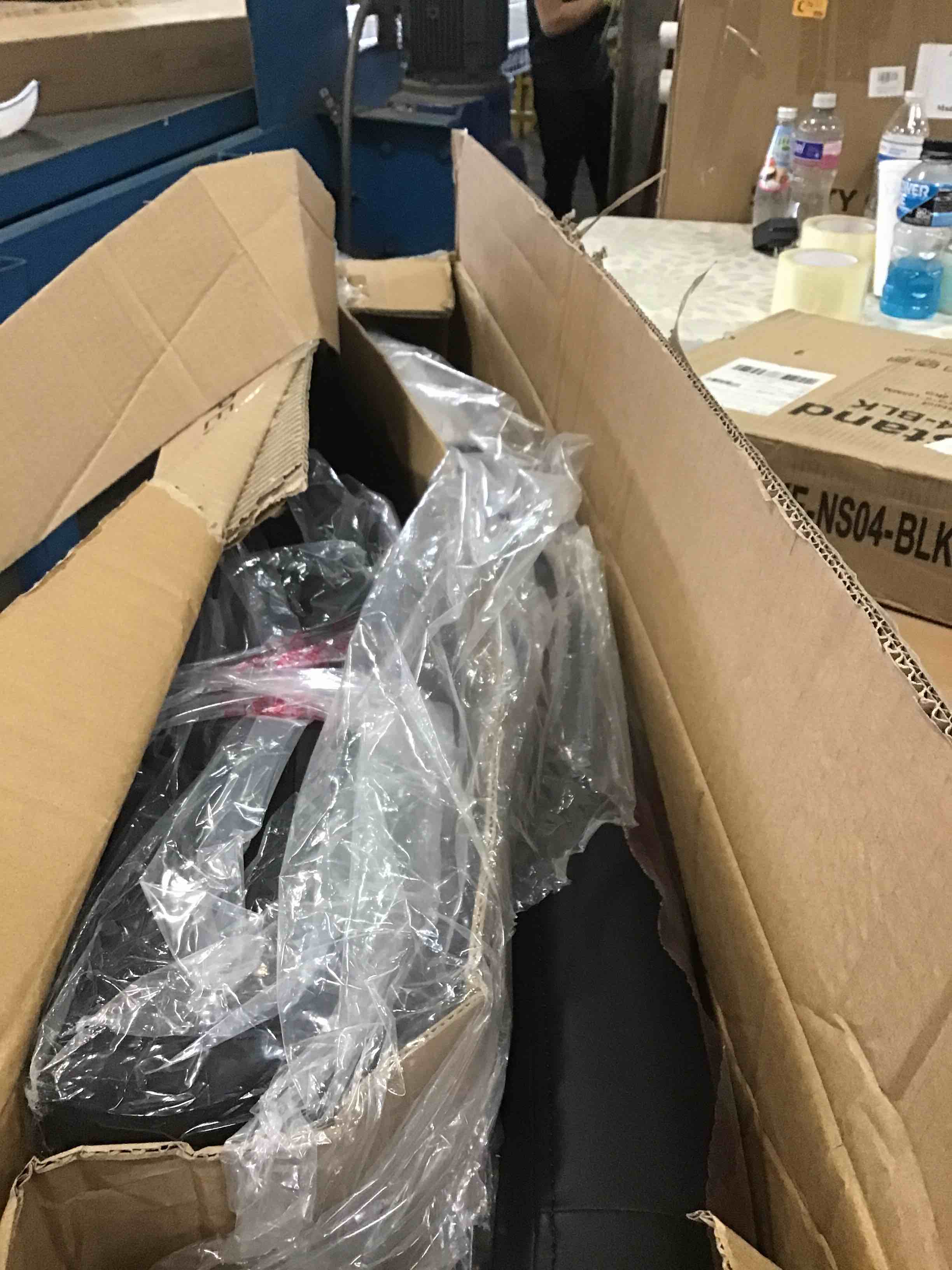 https://s3.amazonaws.com/lotting-images-prod/bidfta/PNK2252868_1740165651130.jpeg