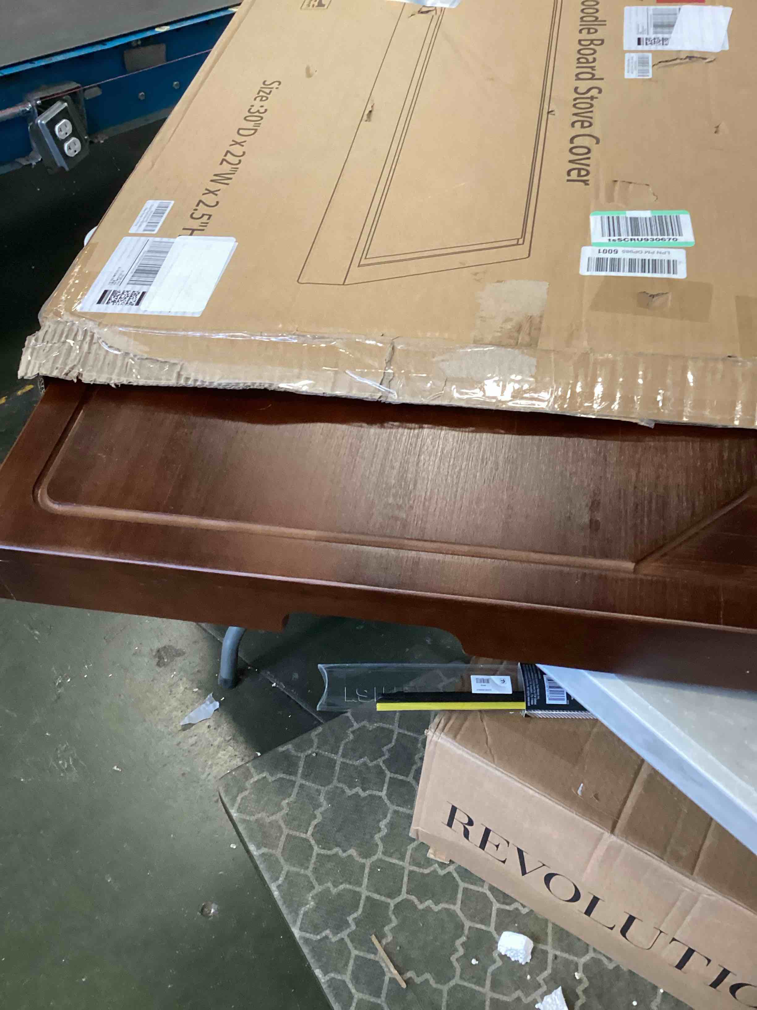 https://s3.amazonaws.com/lotting-images-prod/bidfta/PNK2253425_1740596075315.jpeg