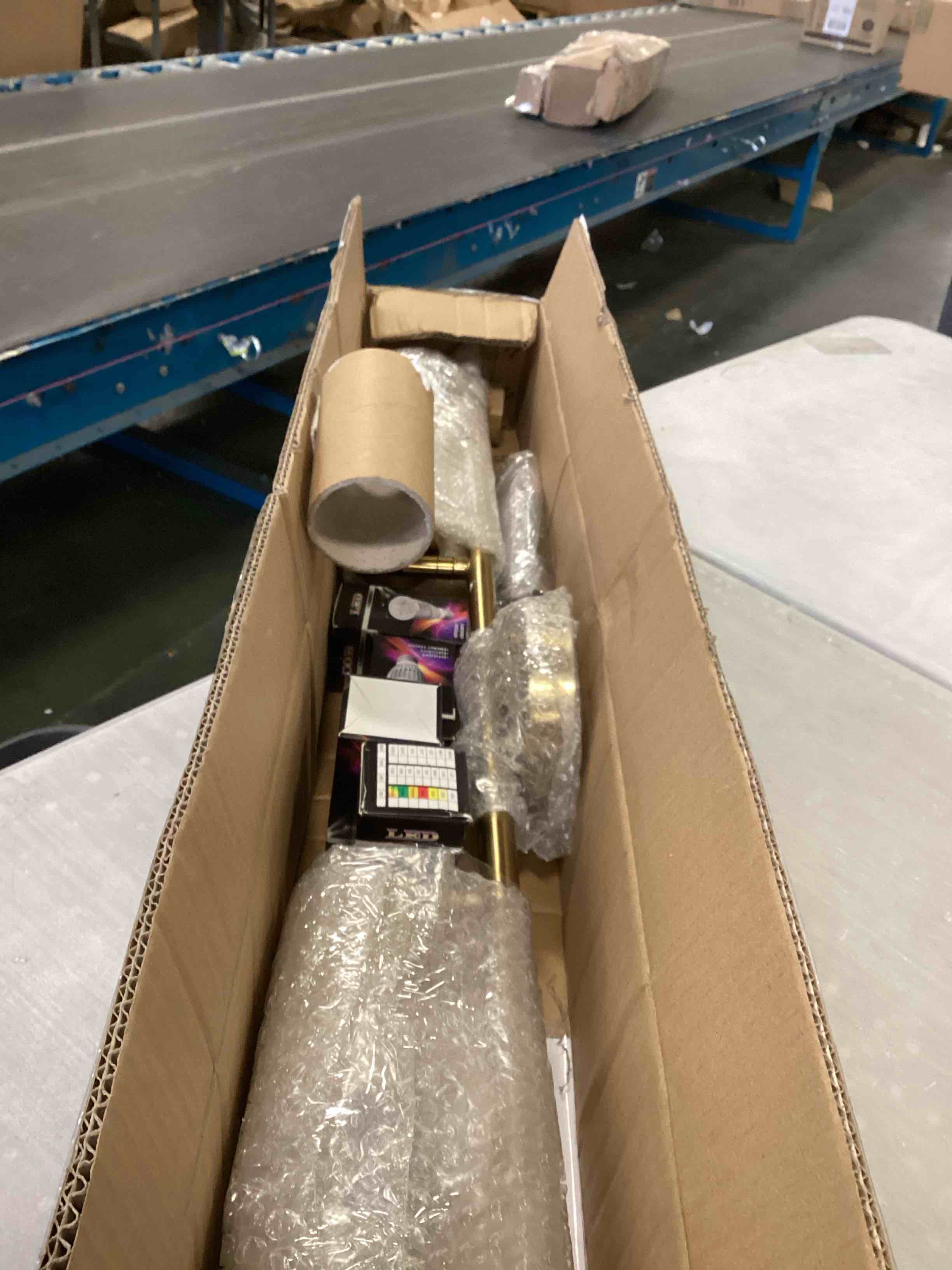https://s3.amazonaws.com/lotting-images-prod/bidfta/PNK2253636_1740685446643.jpeg