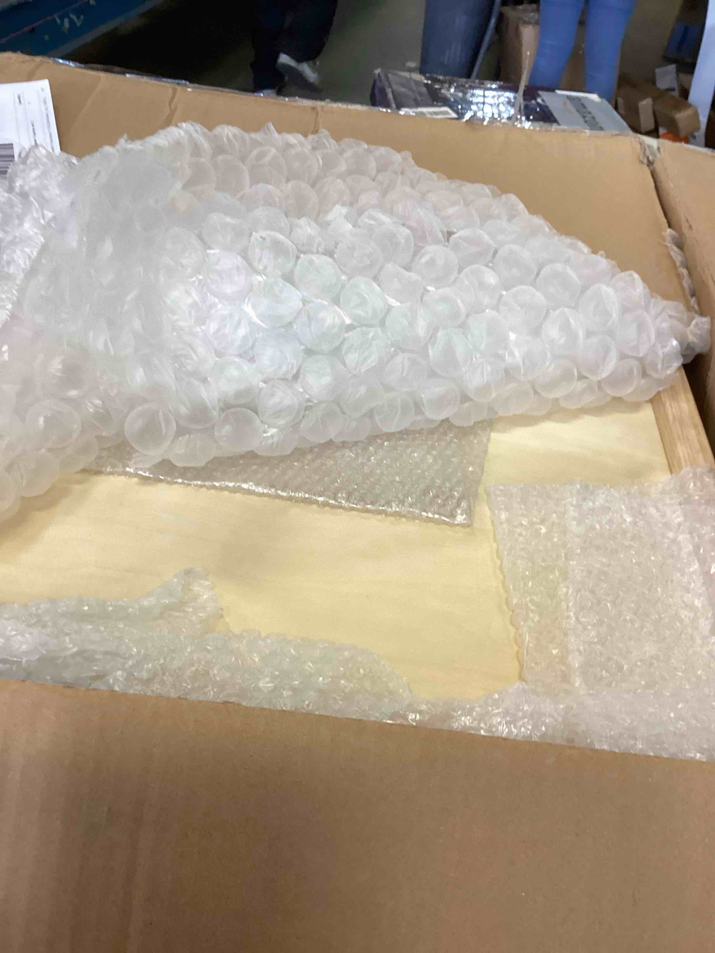 https://s3.amazonaws.com/lotting-images-prod/bidfta/PNK2253764_1740760849864.jpeg