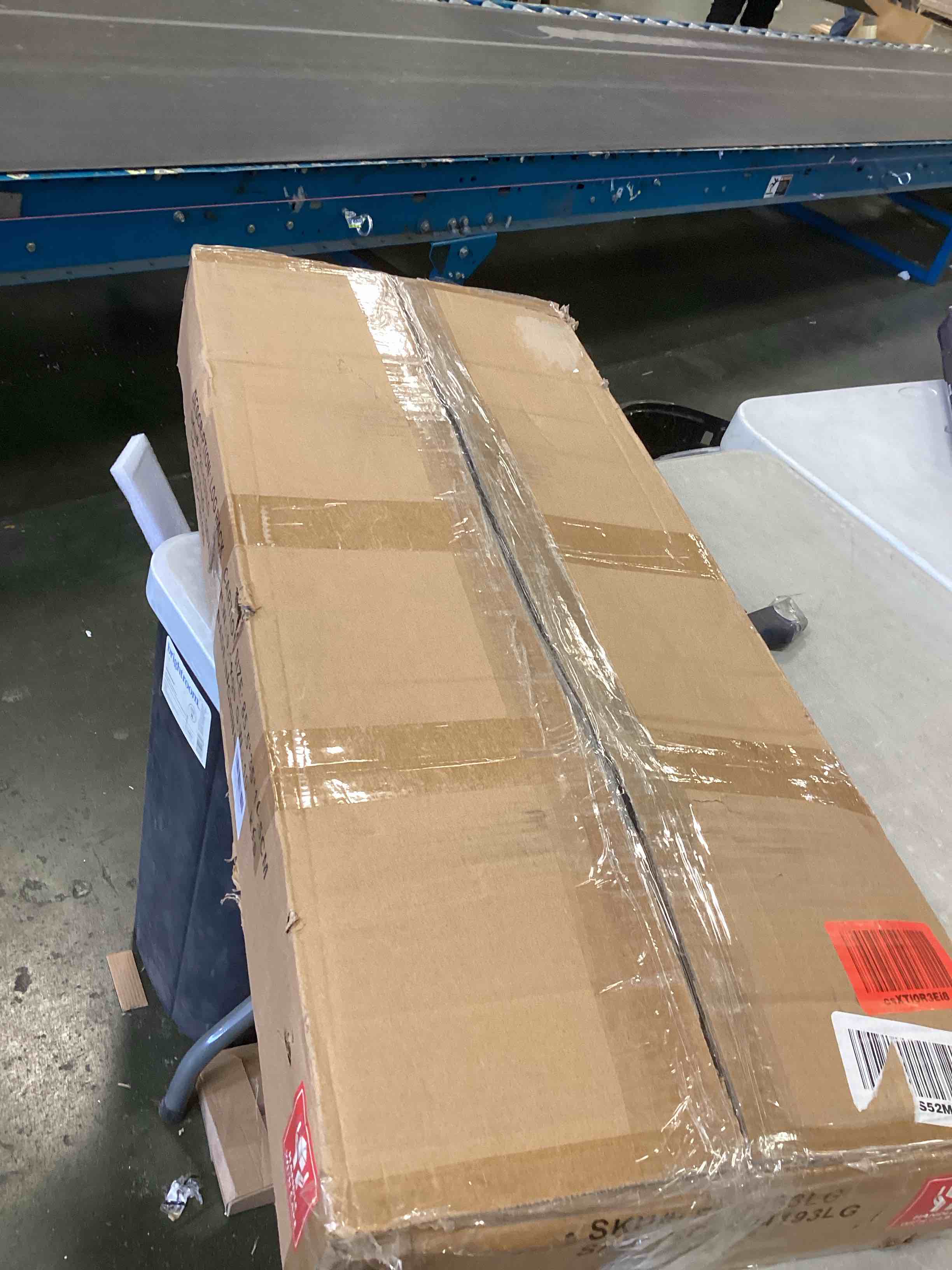https://s3.amazonaws.com/lotting-images-prod/bidfta/PNK2253812_1740768593835.jpeg