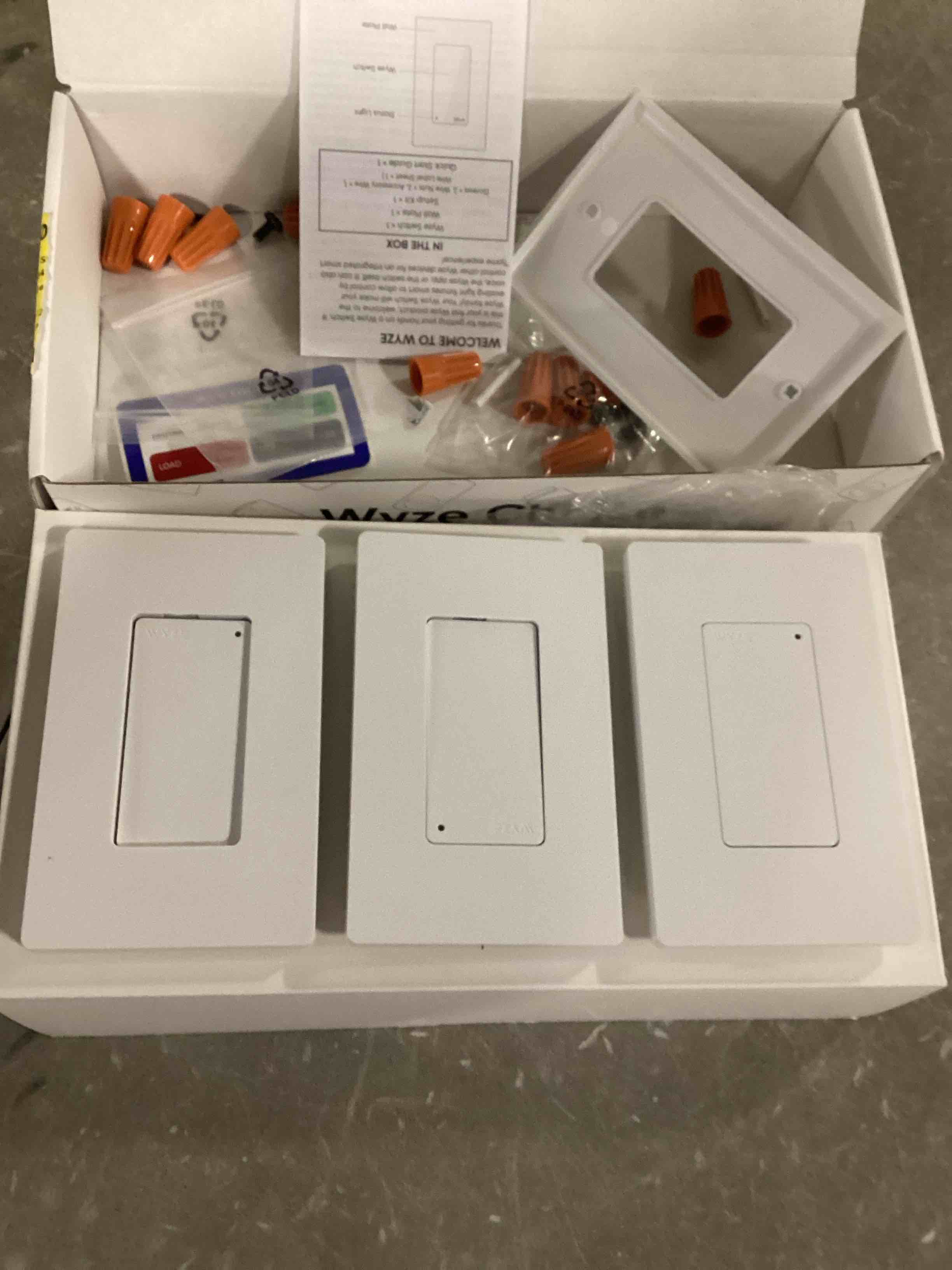 https://s3.amazonaws.com/lotting-images-prod/bidfta/PNK2254482_1738852808562.jpeg