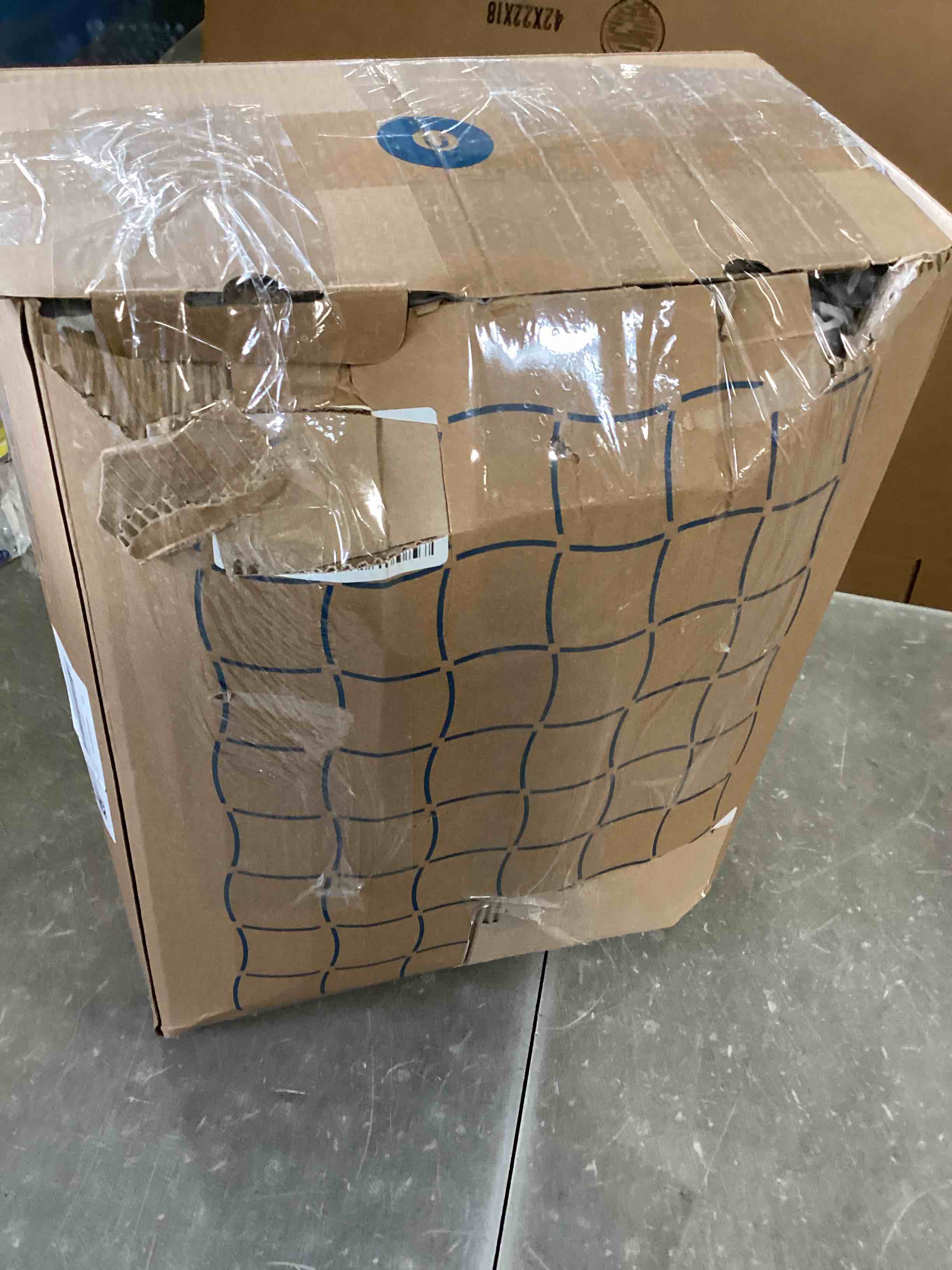 https://s3.amazonaws.com/lotting-images-prod/bidfta/PNK2256016_1739896641661.jpeg