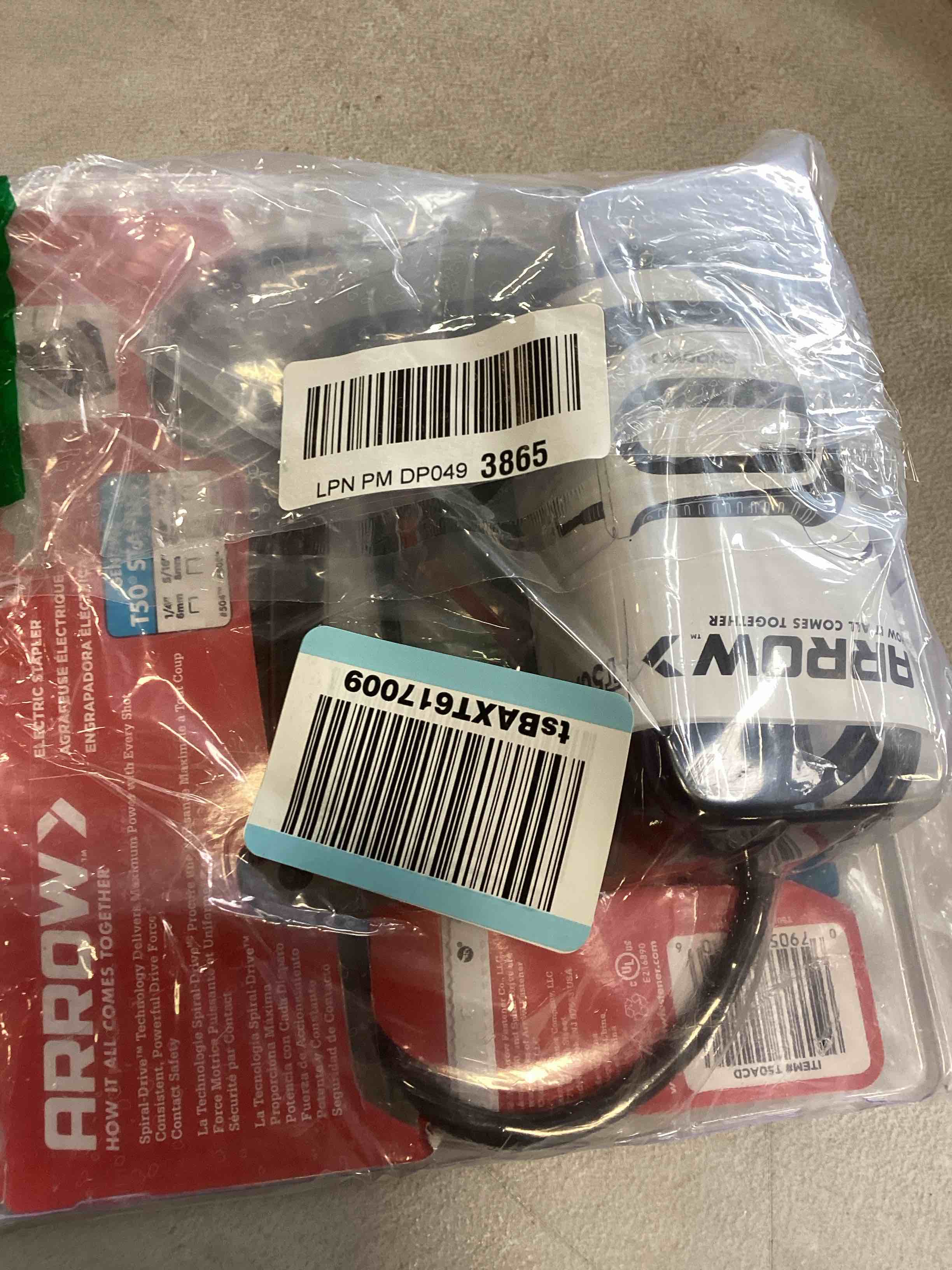 https://s3.amazonaws.com/lotting-images-prod/bidfta/PNK2256826_1740426767717.jpeg