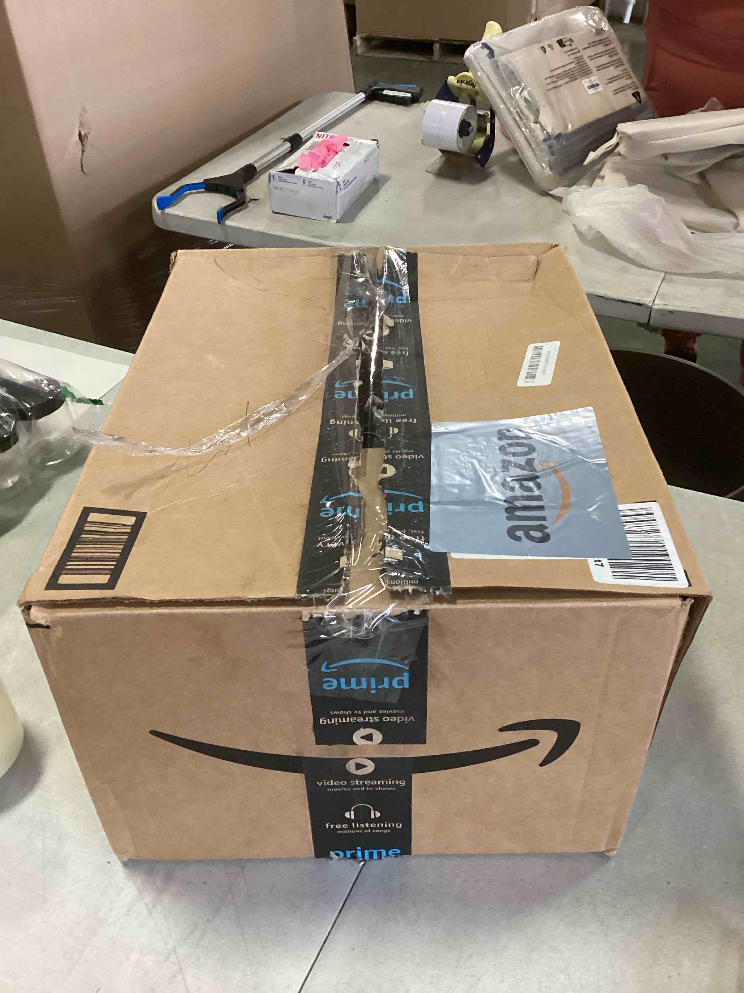 https://s3.amazonaws.com/lotting-images-prod/bidfta/PNK2260429_1738774590225.jpeg