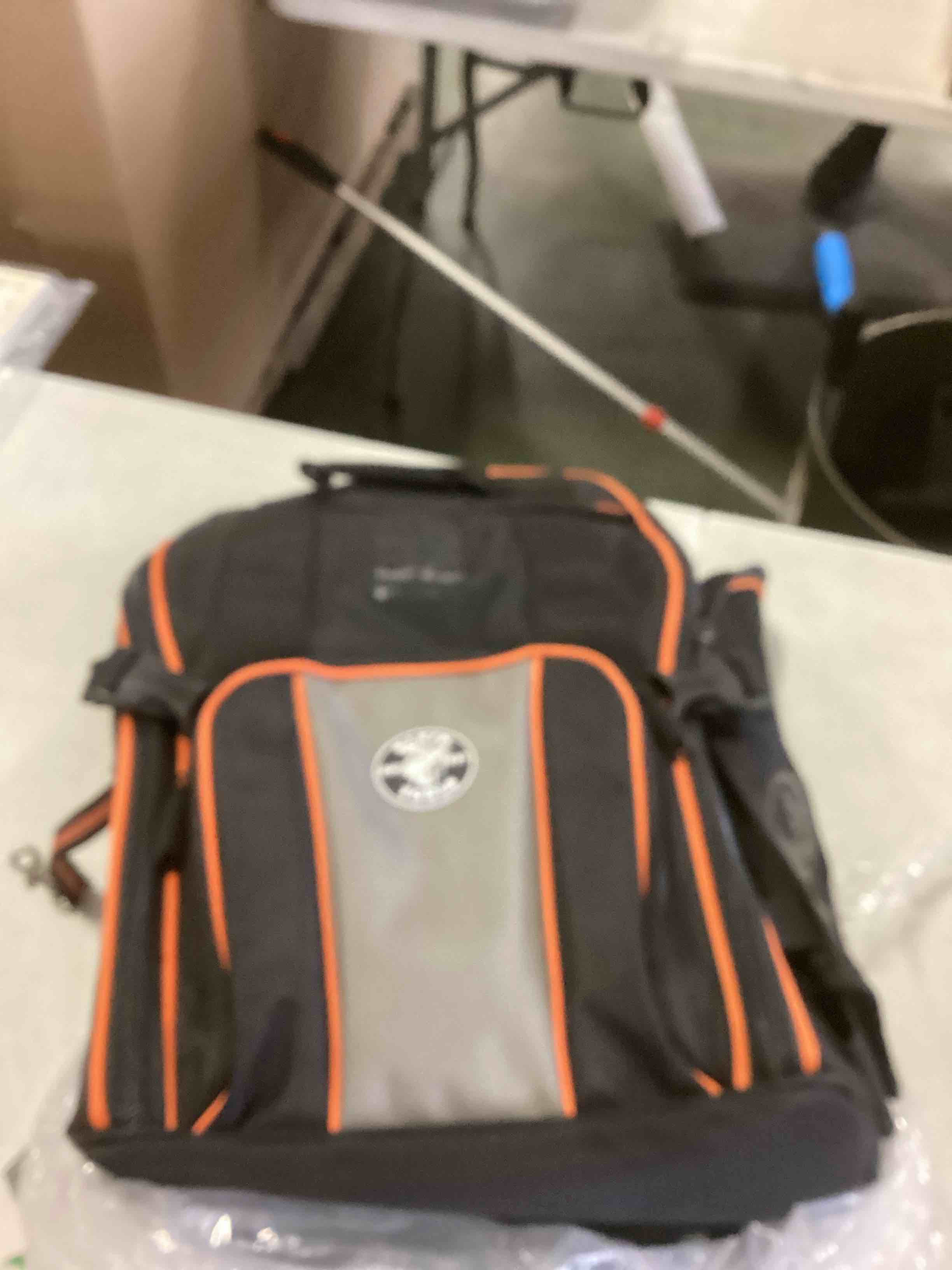https://s3.amazonaws.com/lotting-images-prod/bidfta/PNK2260945_1738934875624.jpeg