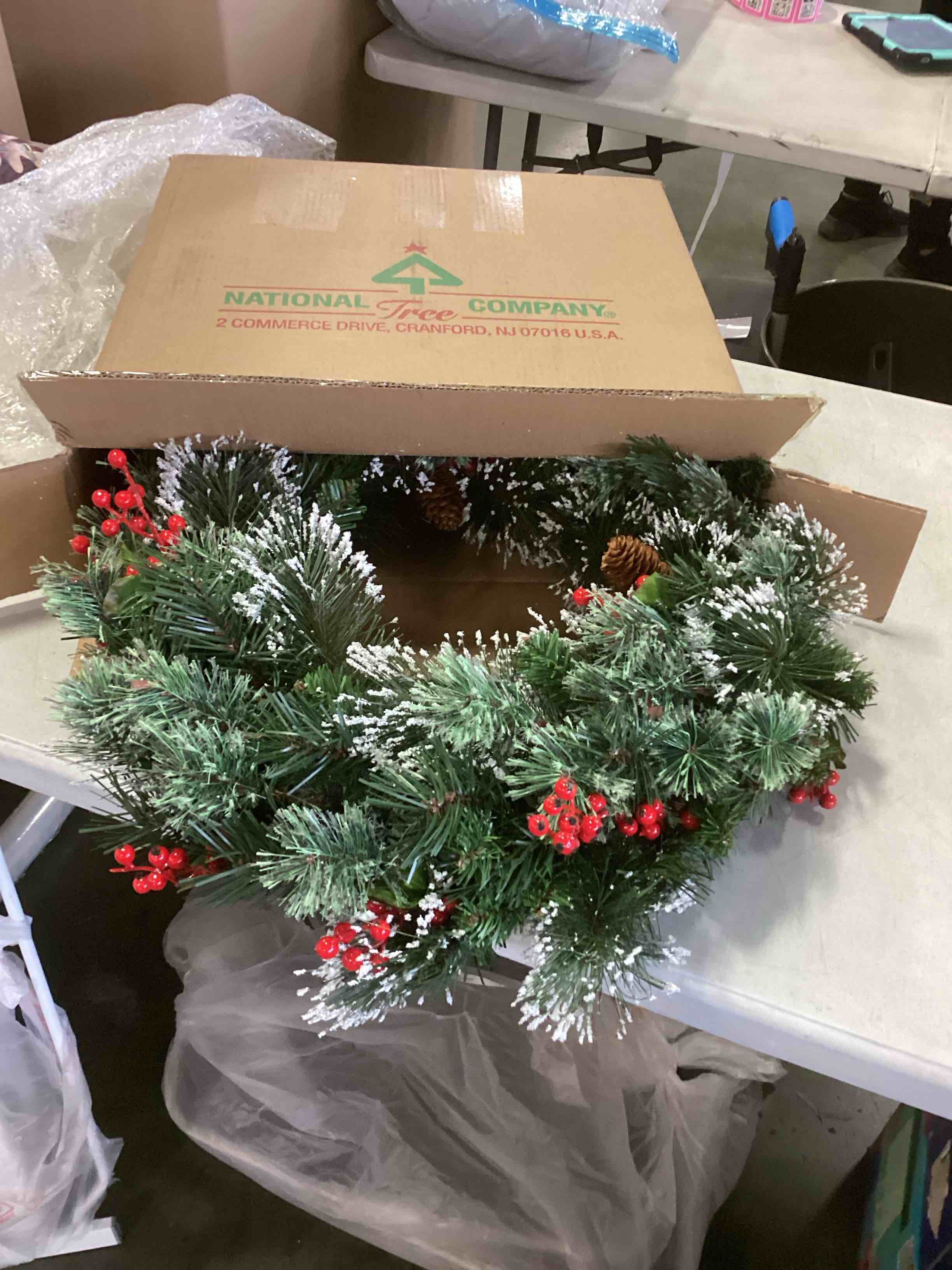 https://s3.amazonaws.com/lotting-images-prod/bidfta/PNK2260952_1738936402239.jpeg
