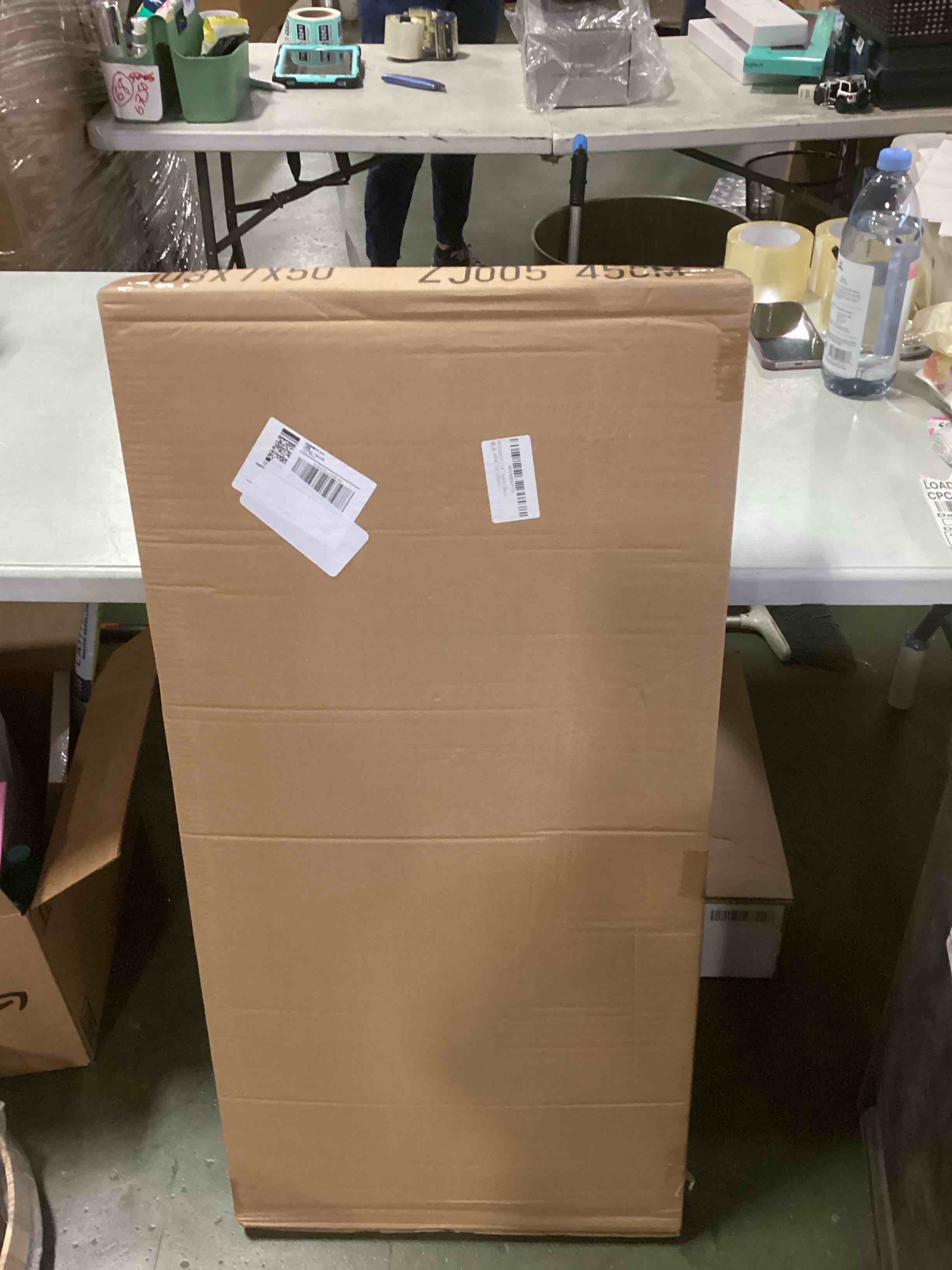 https://s3.amazonaws.com/lotting-images-prod/bidfta/PNK2261447_1739282703916.jpeg