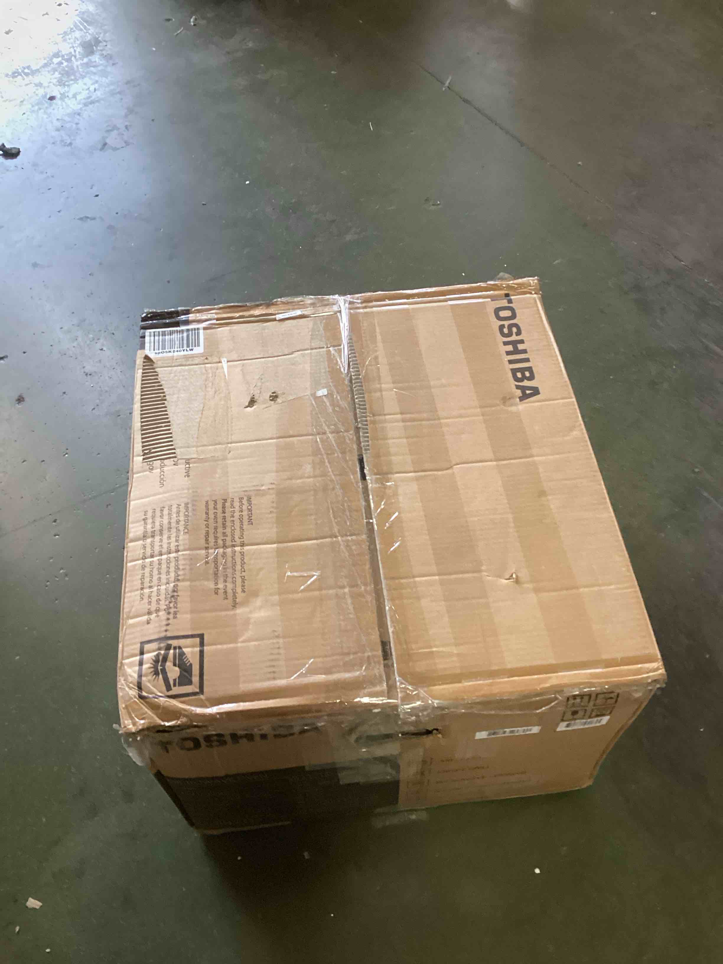 https://s3.amazonaws.com/lotting-images-prod/bidfta/PNK2262592_1739822162849.jpeg