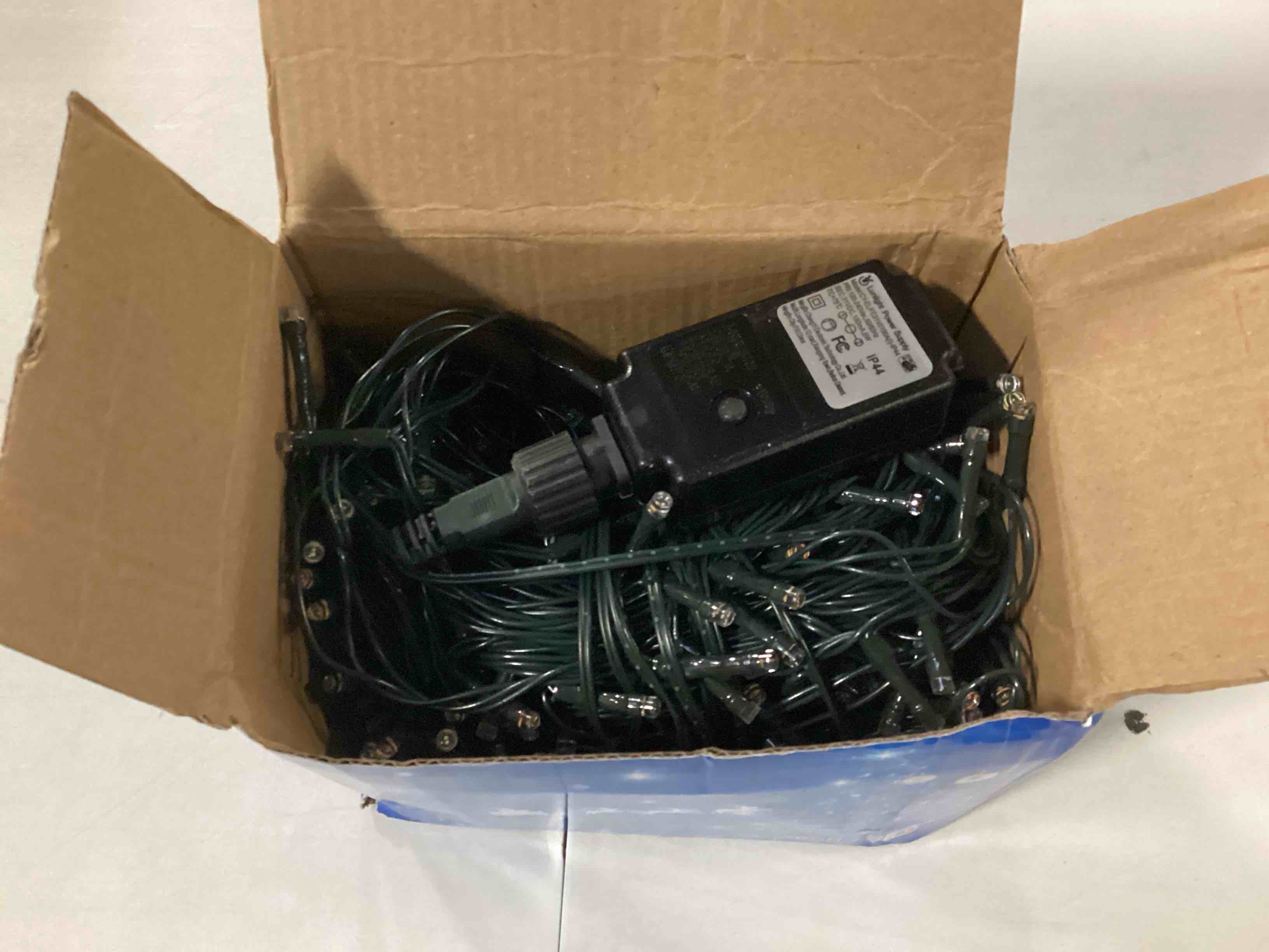 https://s3.amazonaws.com/lotting-images-prod/bidfta/PNK2263140_1738762261210.jpeg