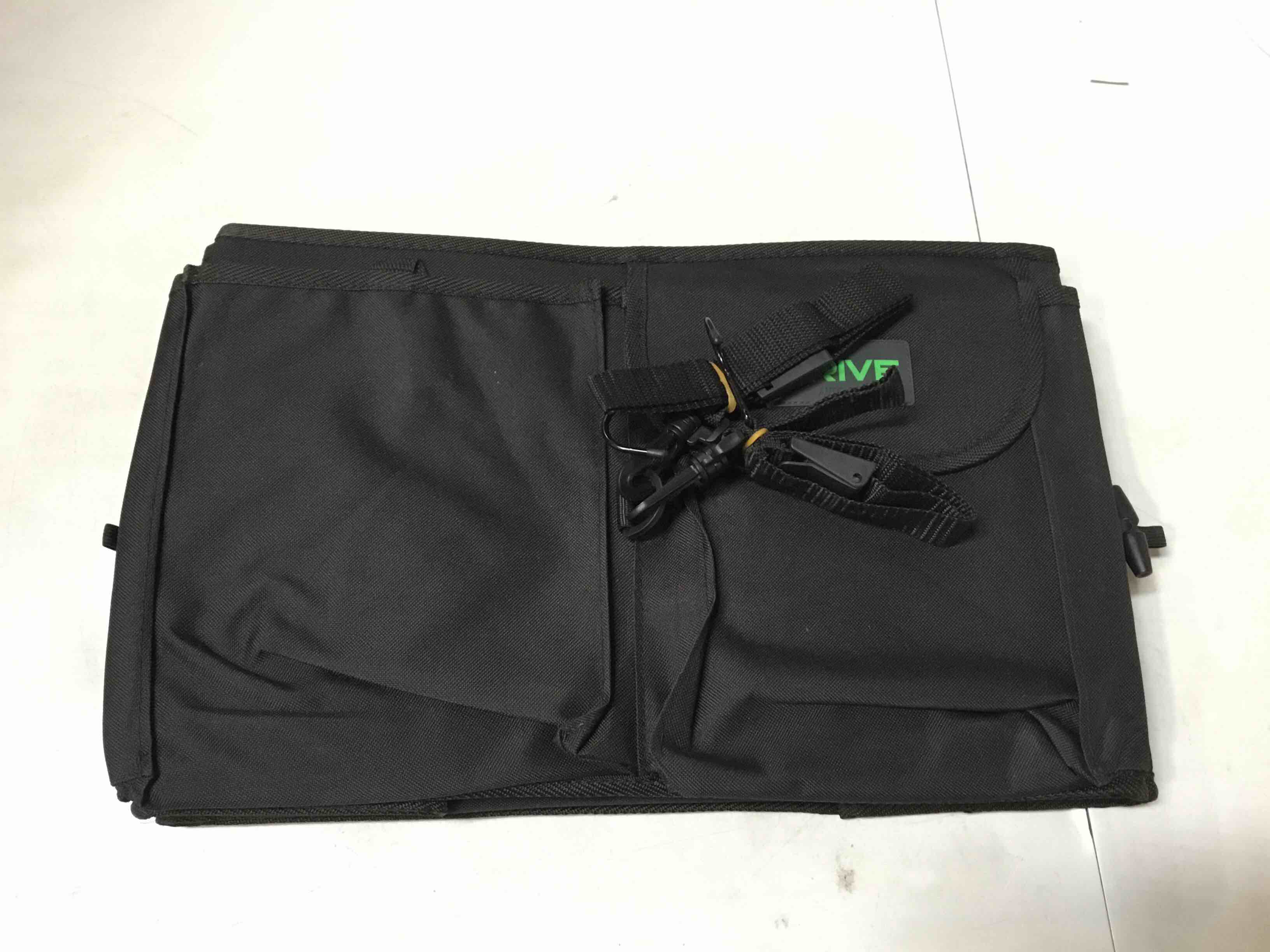 https://s3.amazonaws.com/lotting-images-prod/bidfta/PNK2263713_1738956216651.jpeg