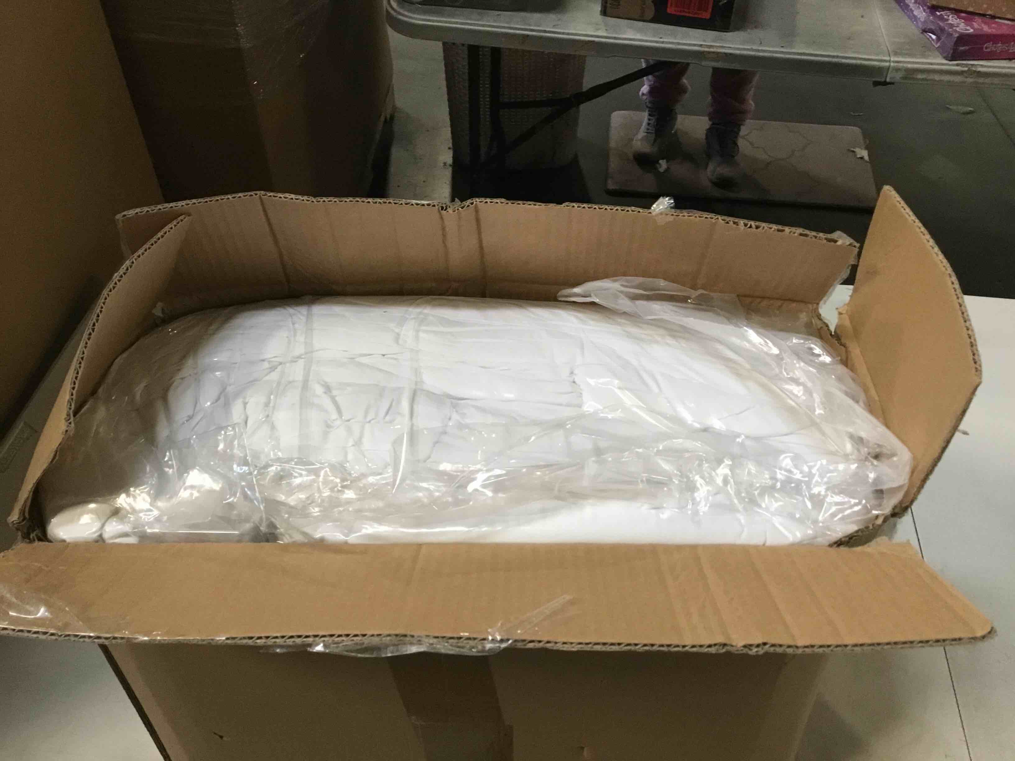https://s3.amazonaws.com/lotting-images-prod/bidfta/PNK2263802_1739197854627.jpeg