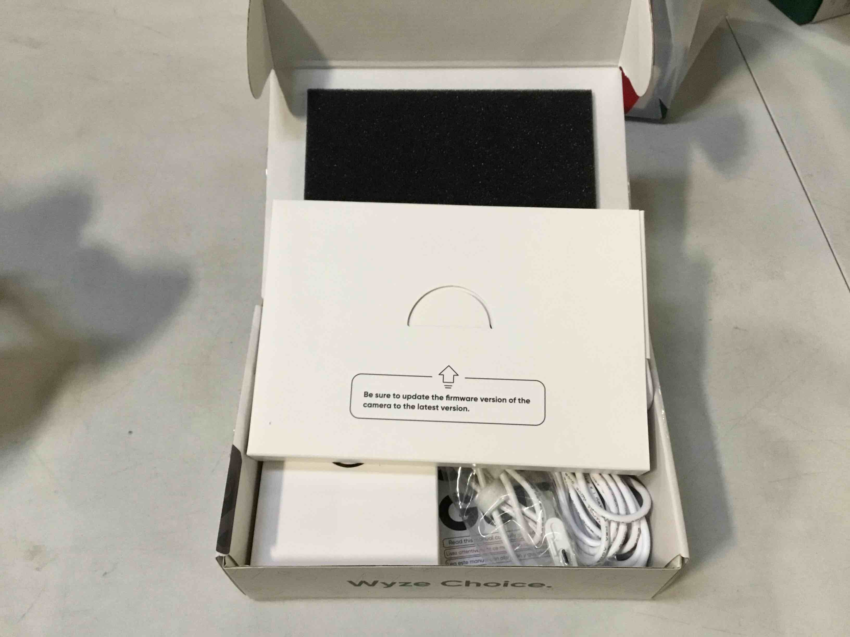 https://s3.amazonaws.com/lotting-images-prod/bidfta/PNK2264275_1739389988492.jpeg