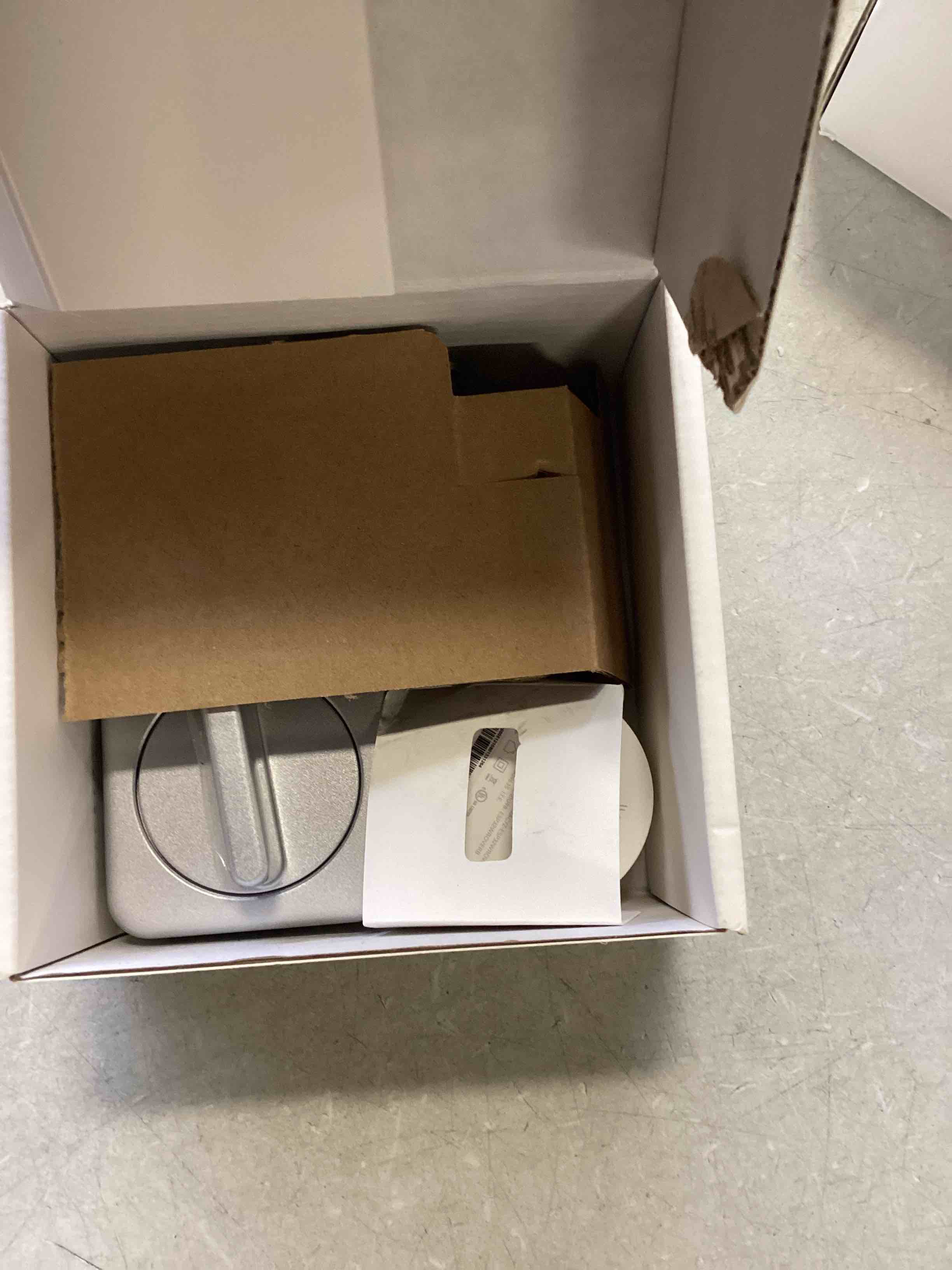https://s3.amazonaws.com/lotting-images-prod/bidfta/PNK2266811_1738858102784.jpeg