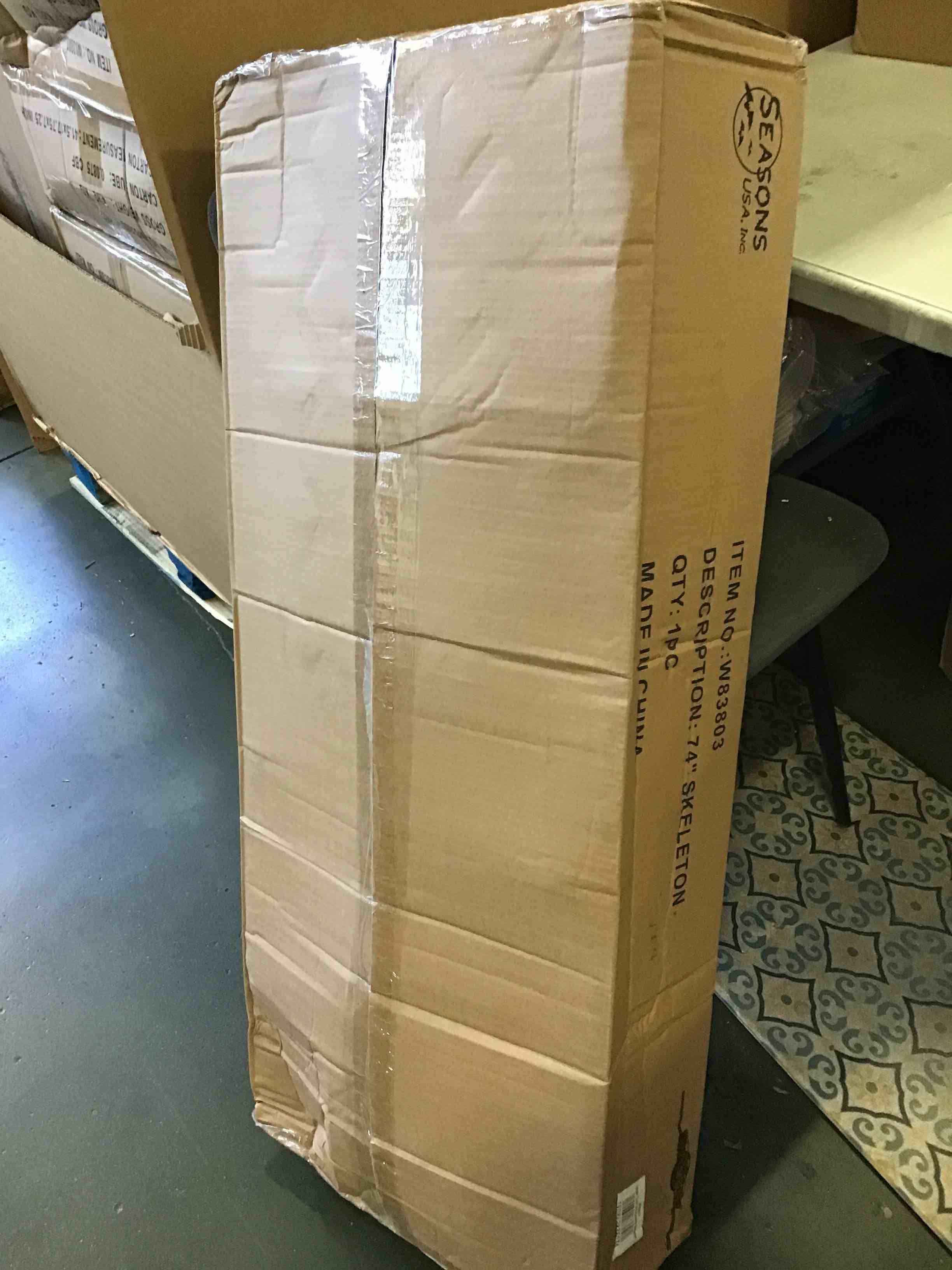 https://s3.amazonaws.com/lotting-images-prod/bidfta/PNK2267123_1738954220196.jpeg