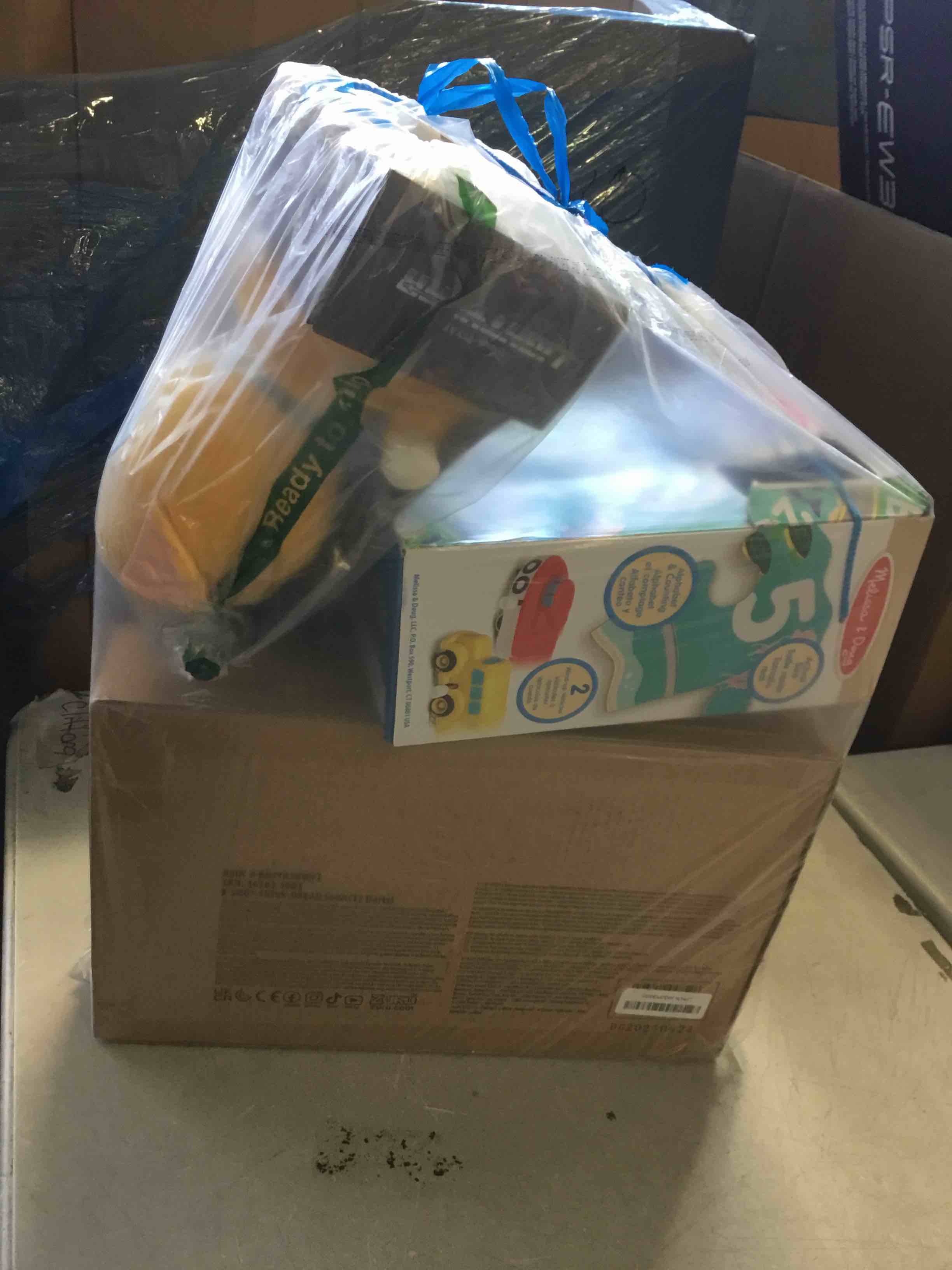 https://s3.amazonaws.com/lotting-images-prod/bidfta/PNK2268361_1739816121186.jpeg