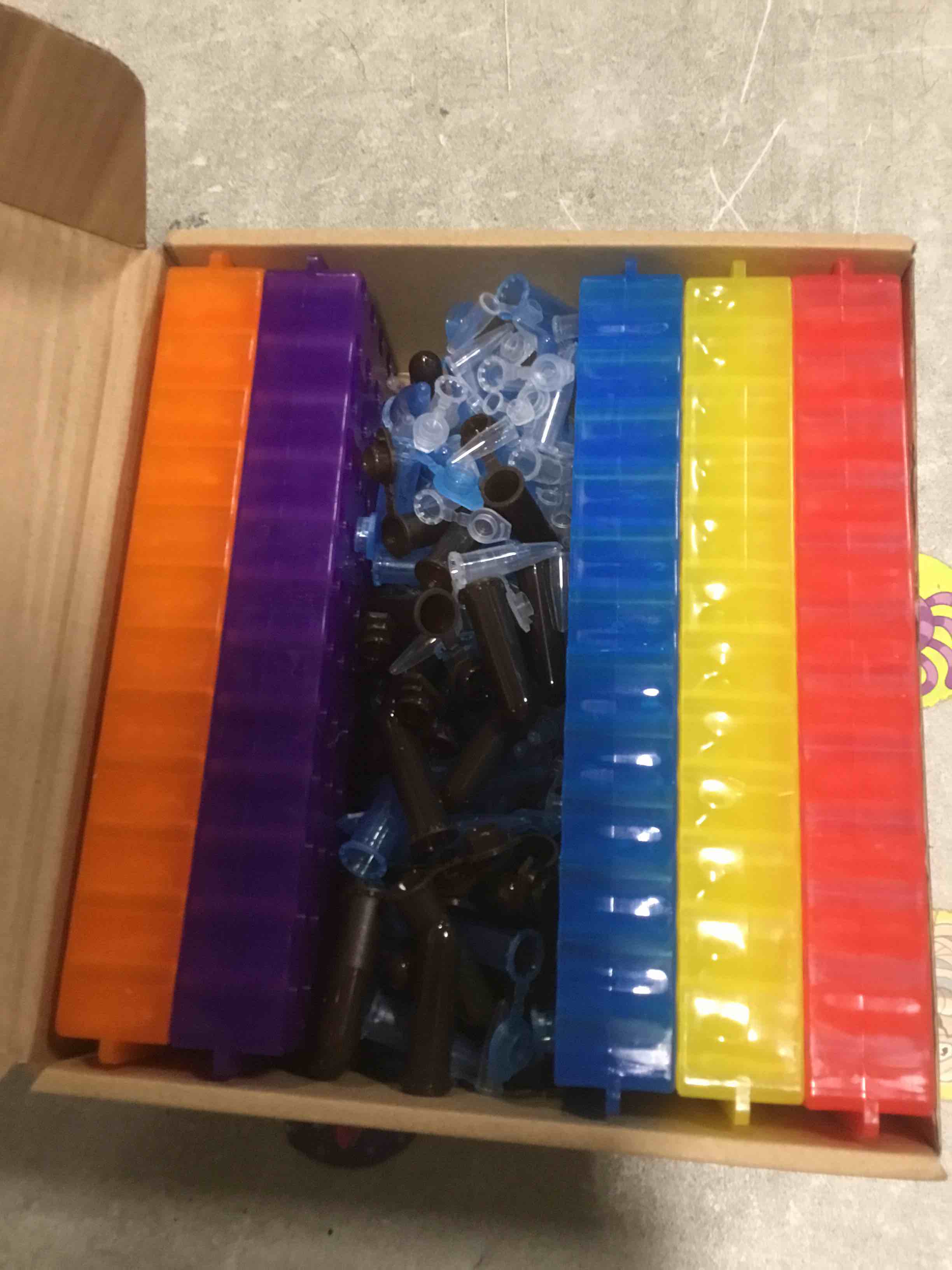 https://s3.amazonaws.com/lotting-images-prod/bidfta/PNK2269166_1739303590581.jpeg
