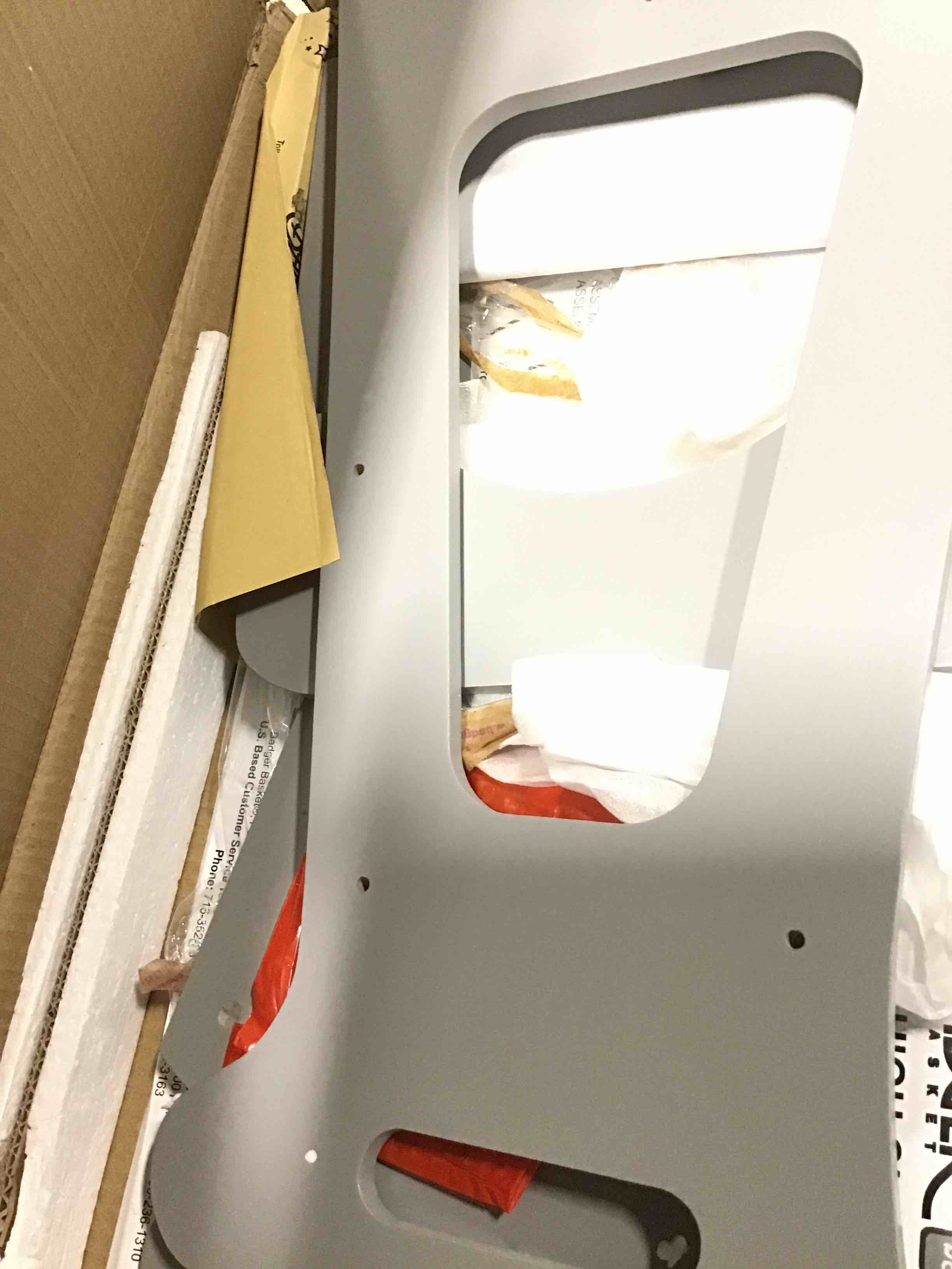 https://s3.amazonaws.com/lotting-images-prod/bidfta/PNK2269740_1739794861717.jpeg