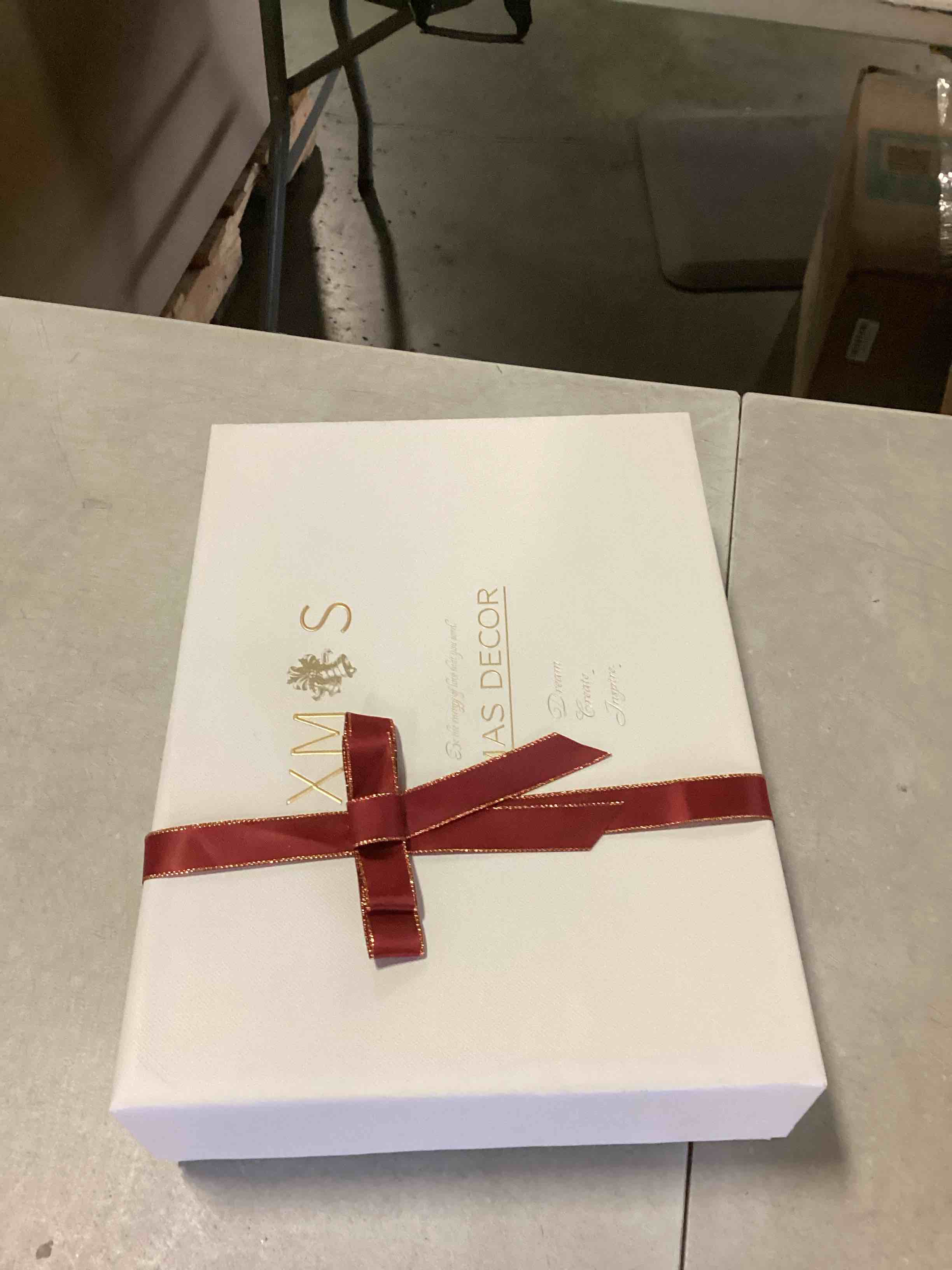 https://s3.amazonaws.com/lotting-images-prod/bidfta/PNK2272455_1737556238555.jpeg