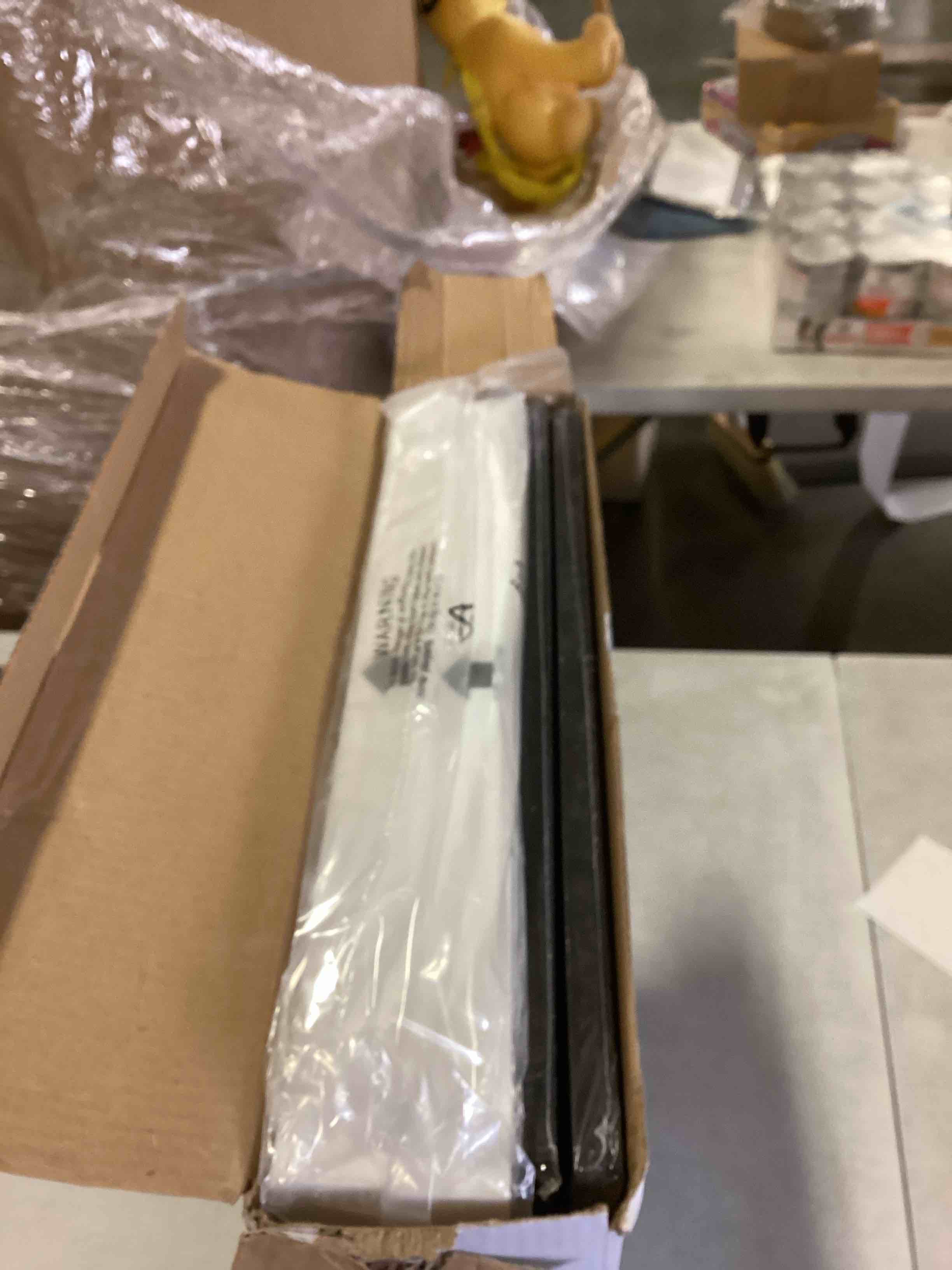 https://s3.amazonaws.com/lotting-images-prod/bidfta/PNK2272861_1737651003460.jpeg