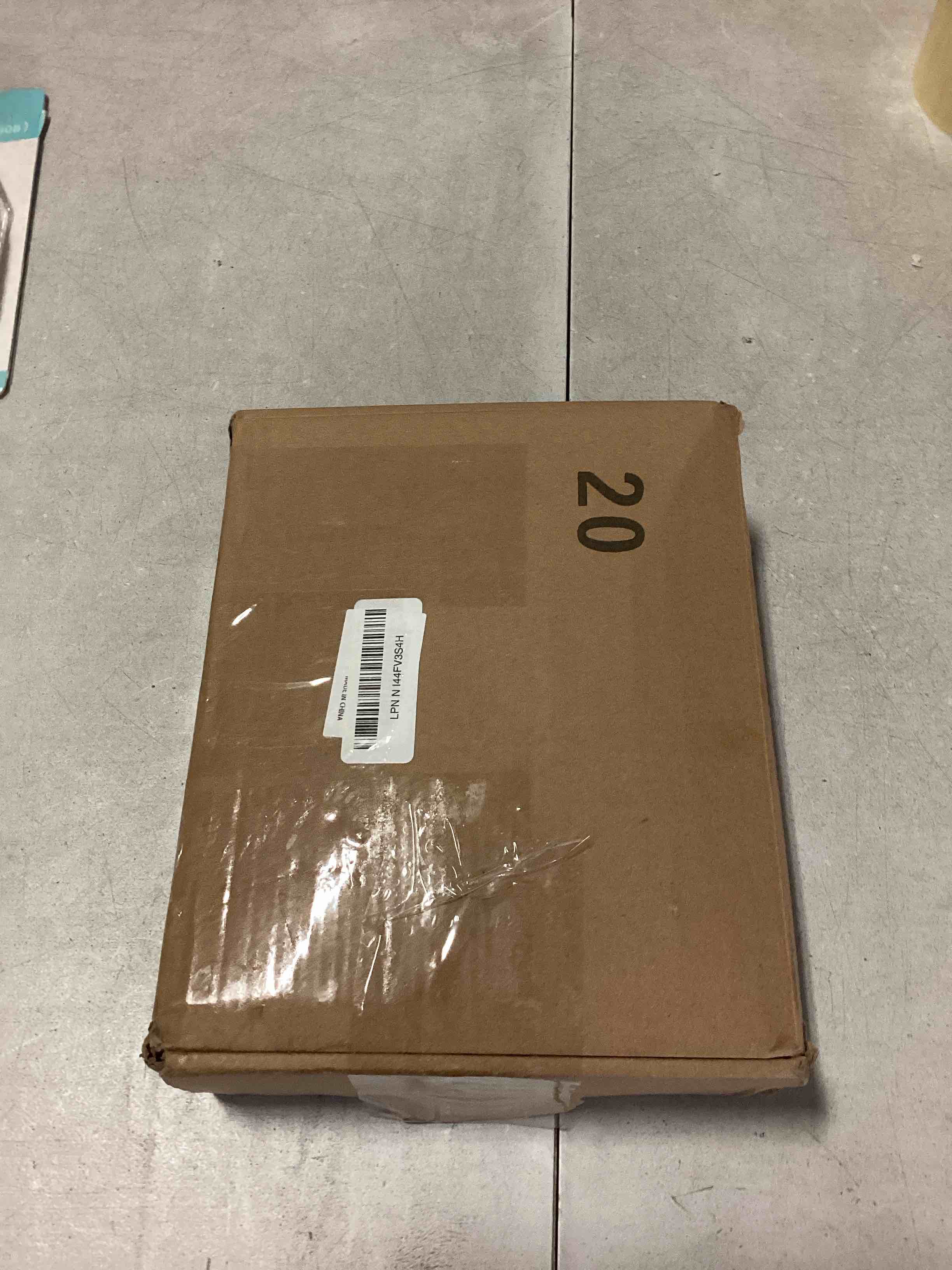 https://s3.amazonaws.com/lotting-images-prod/bidfta/PNK2272944_1737662856650.jpeg