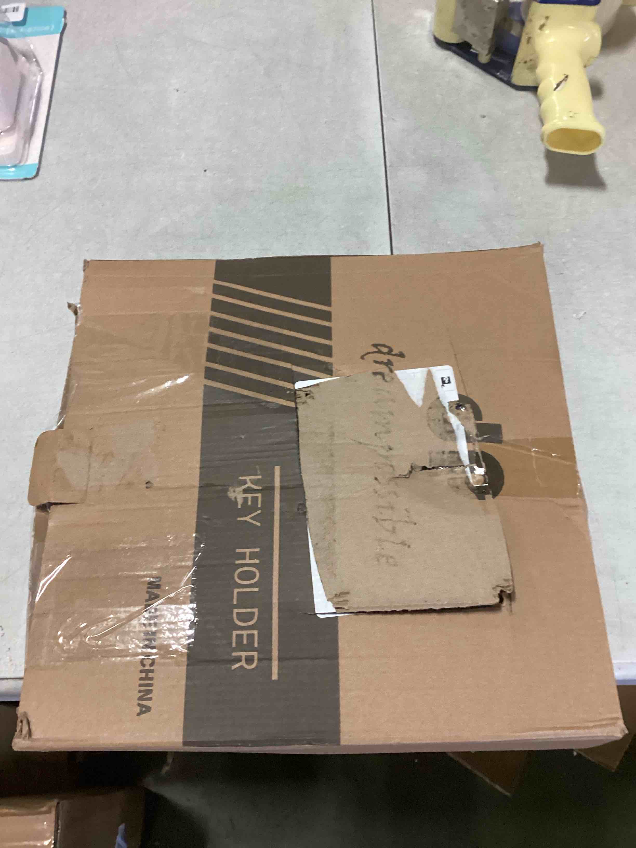 https://s3.amazonaws.com/lotting-images-prod/bidfta/PNK2272947_1737663271179.jpeg