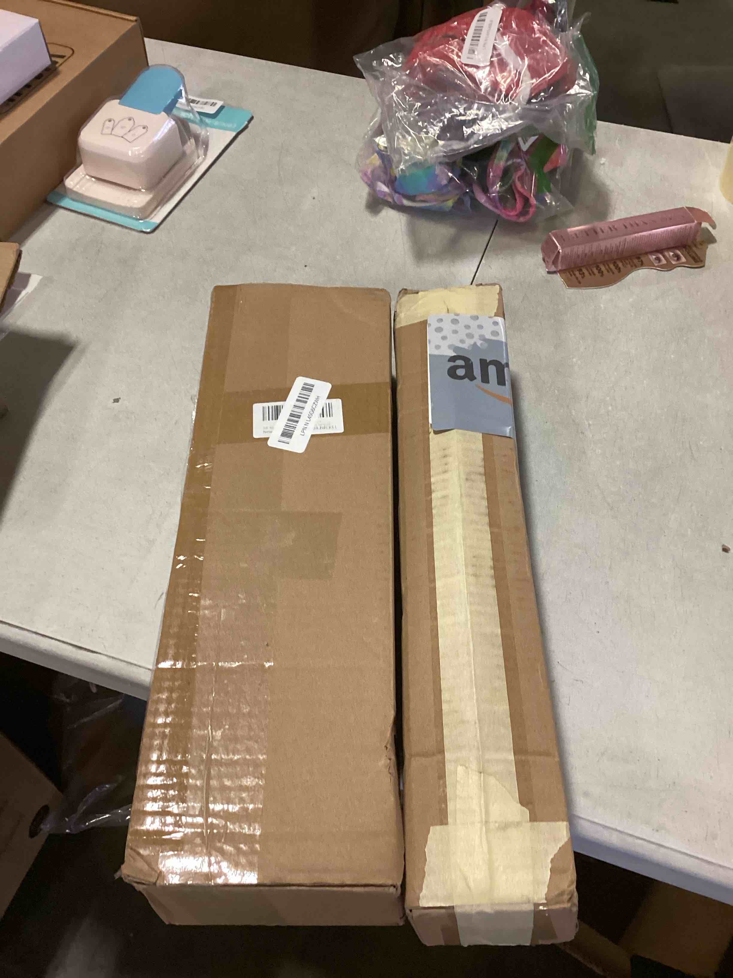 https://s3.amazonaws.com/lotting-images-prod/bidfta/PNK2272967_1737665368354.jpeg