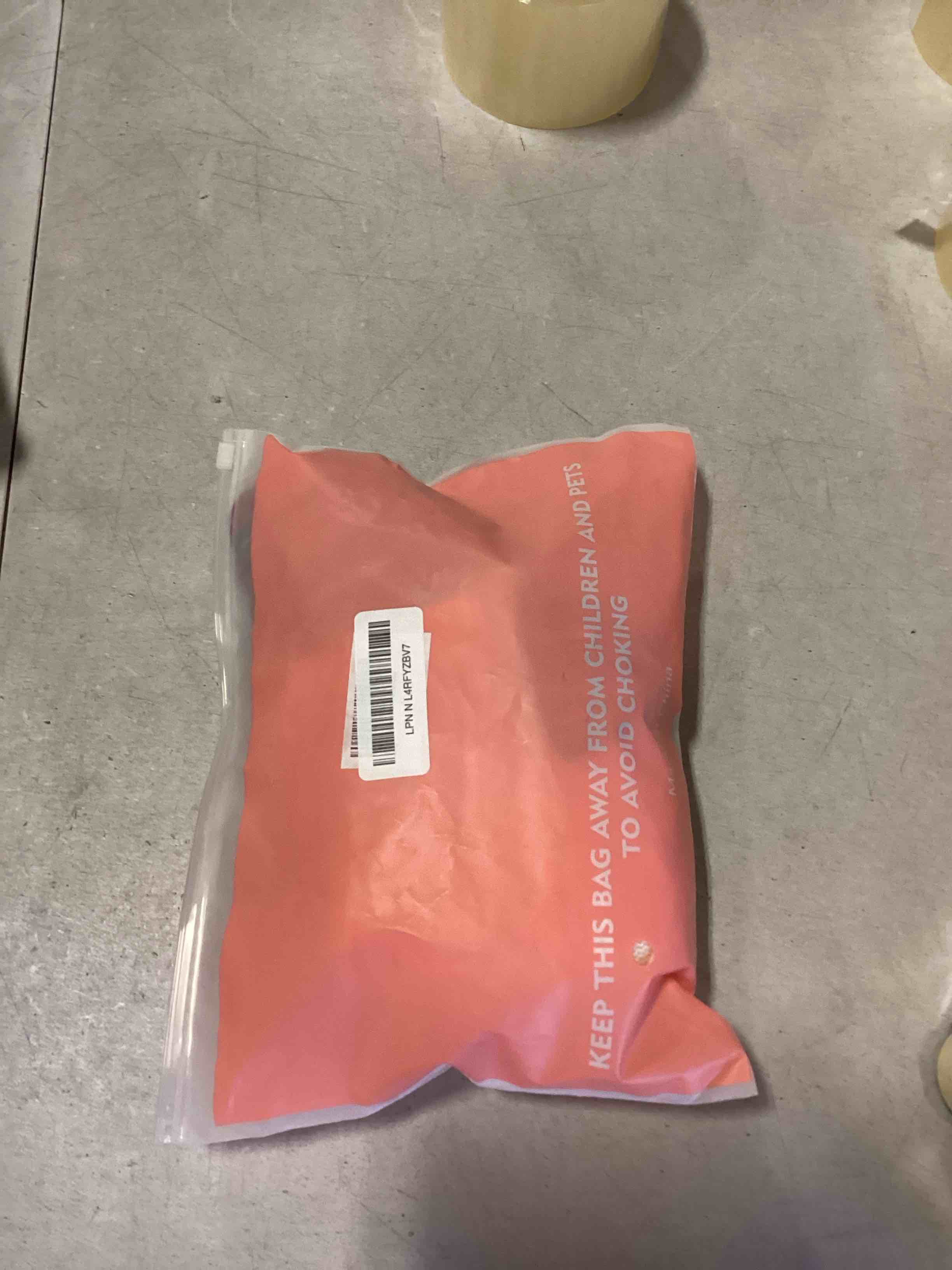 https://s3.amazonaws.com/lotting-images-prod/bidfta/PNK2272980_1737728633954.jpeg