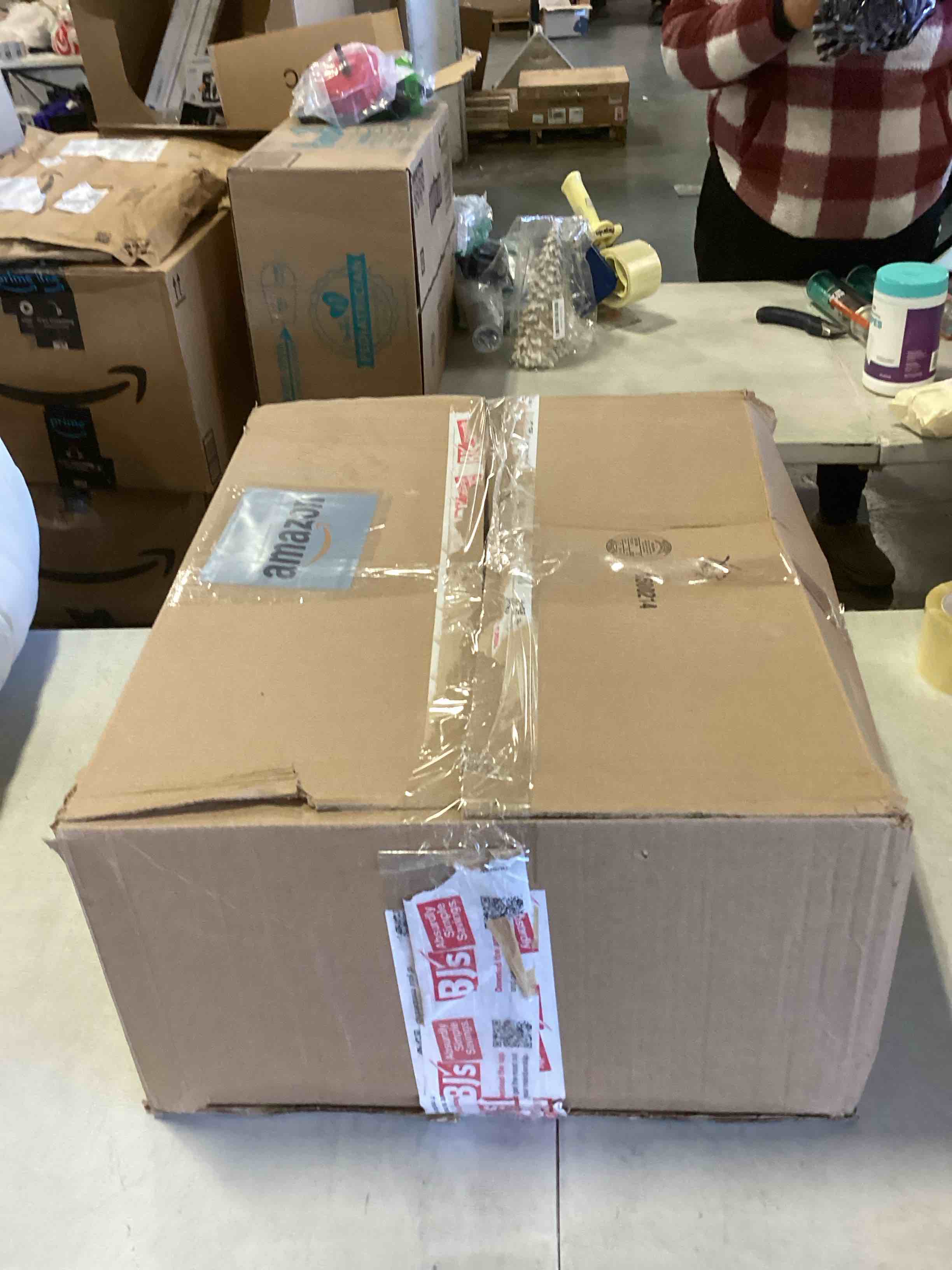 https://s3.amazonaws.com/lotting-images-prod/bidfta/PNK2273017_1737737304184.jpeg