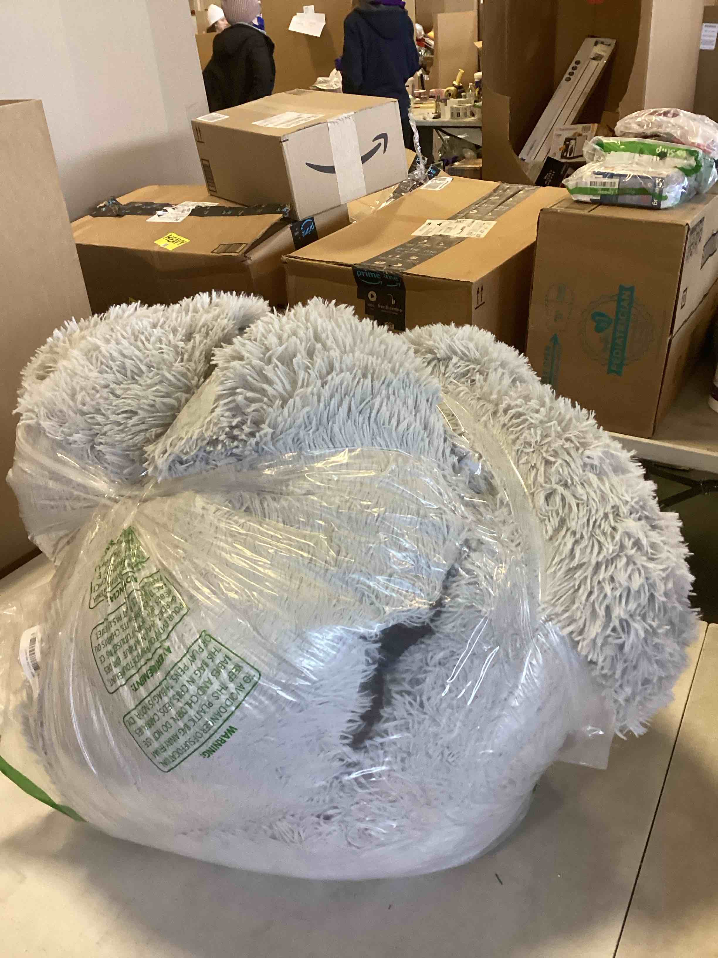 https://s3.amazonaws.com/lotting-images-prod/bidfta/PNK2273026_1737741924257.jpeg