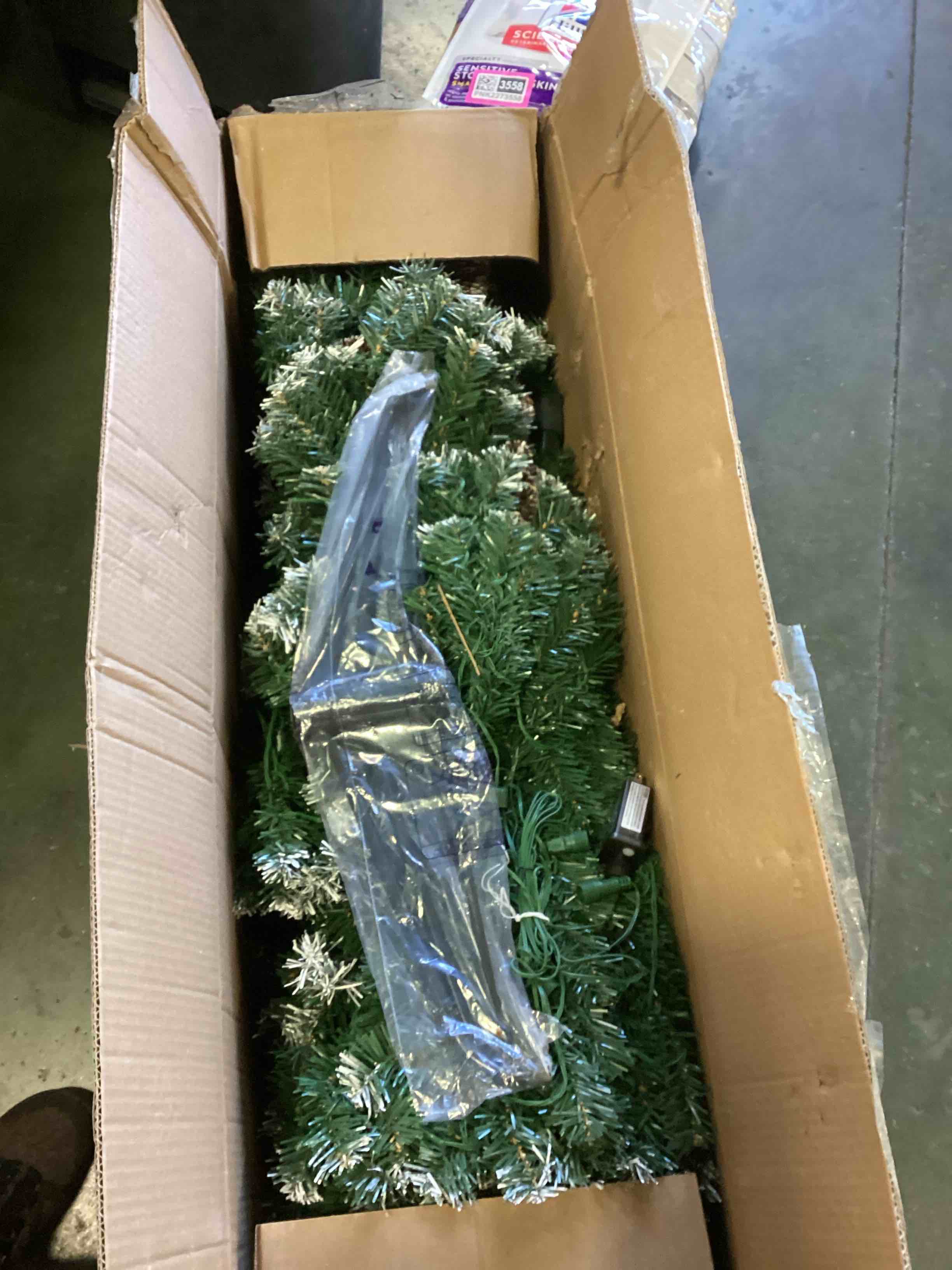 tfake christmas tree EW UNL136 Made in China