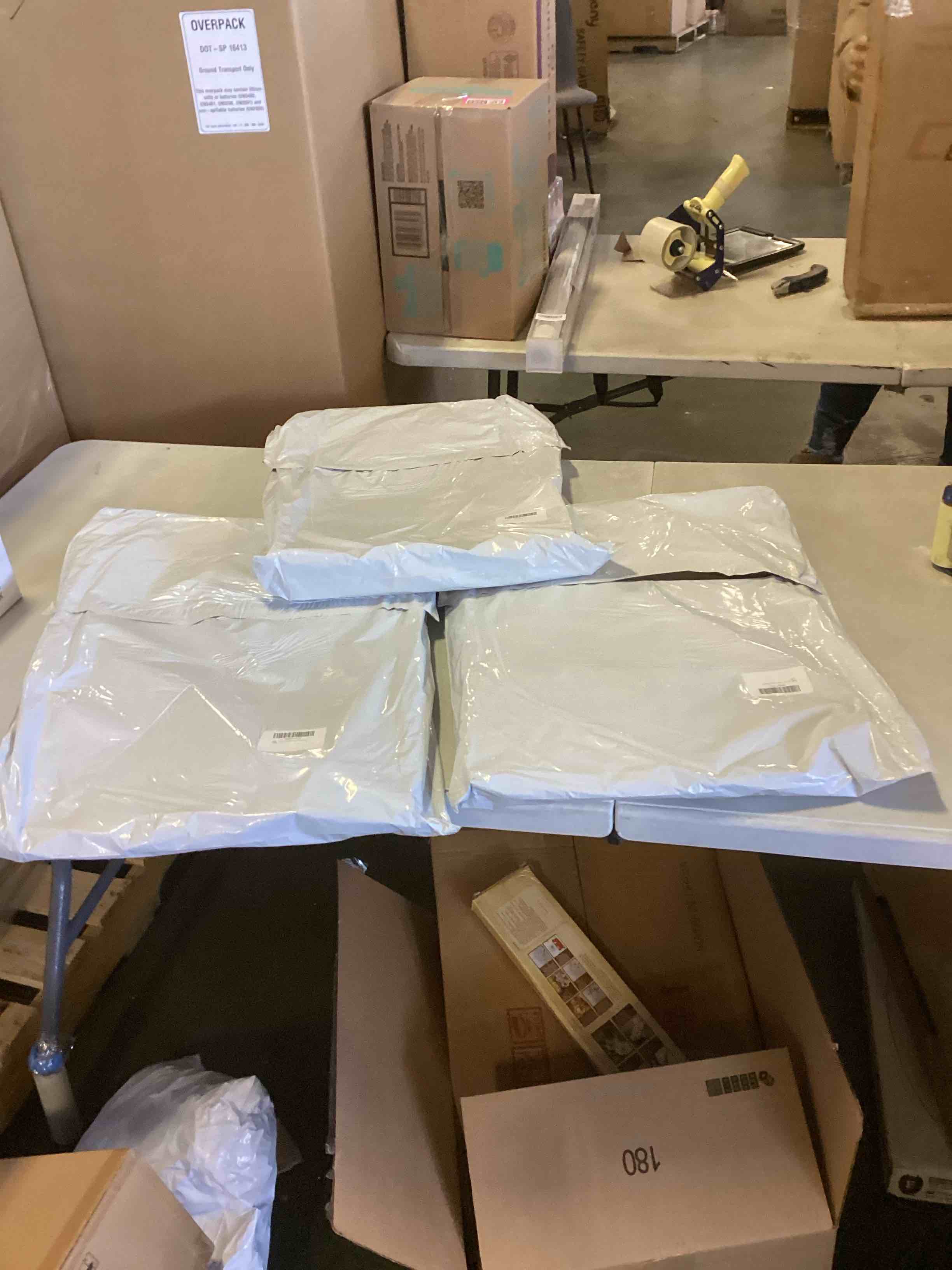 https://s3.amazonaws.com/lotting-images-prod/bidfta/PNK2274043_1738090432525.jpeg