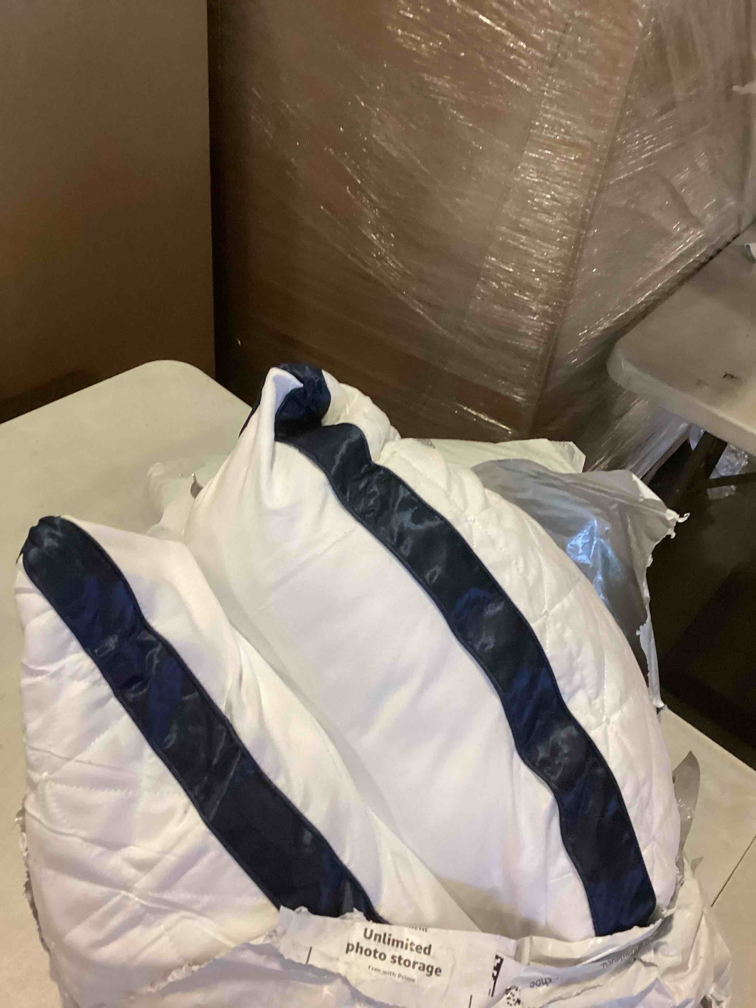 https://s3.amazonaws.com/lotting-images-prod/bidfta/PNK2274129_1738157130217.jpeg