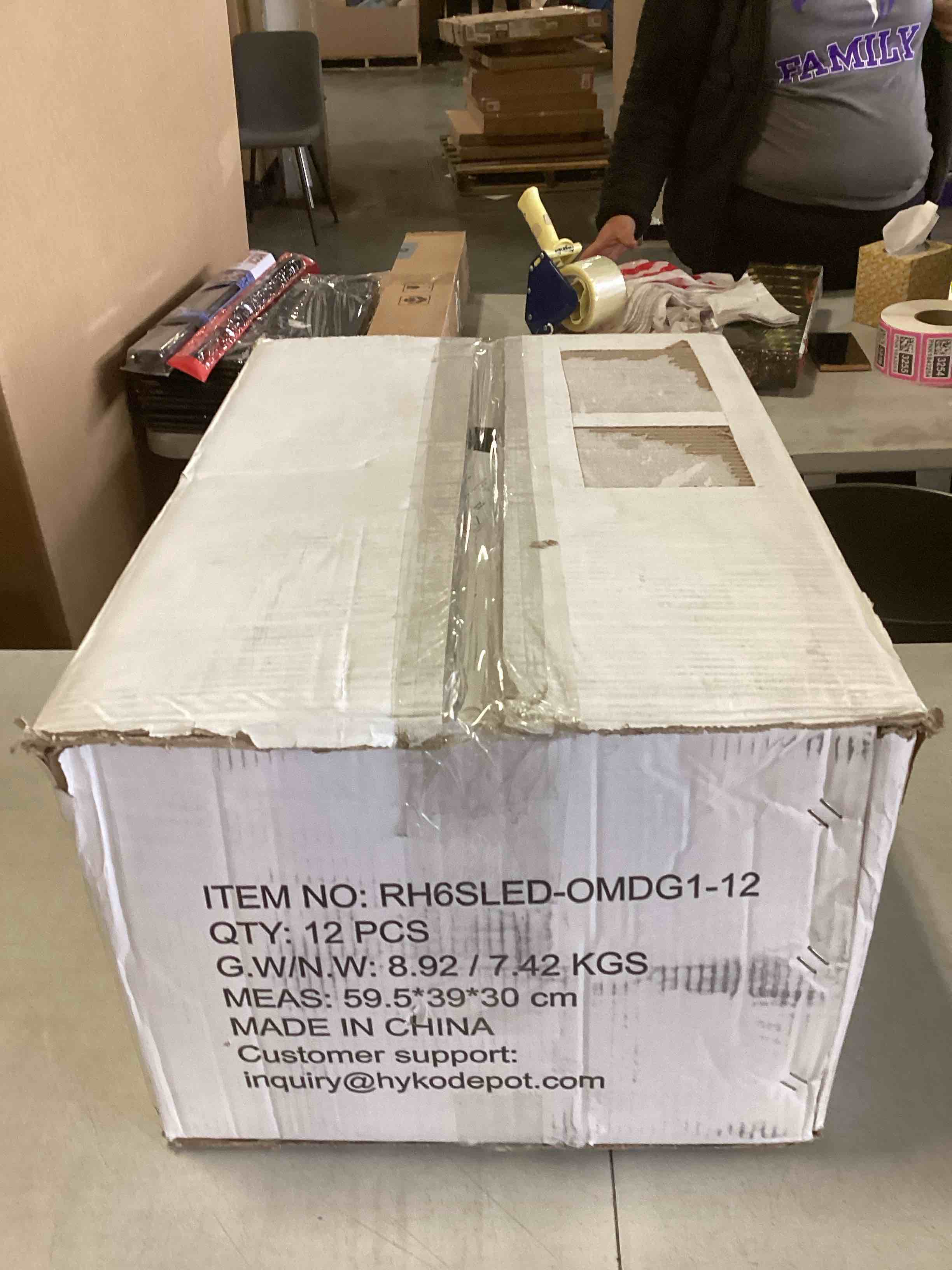 https://s3.amazonaws.com/lotting-images-prod/bidfta/PNK2274396_1738260141239.jpeg