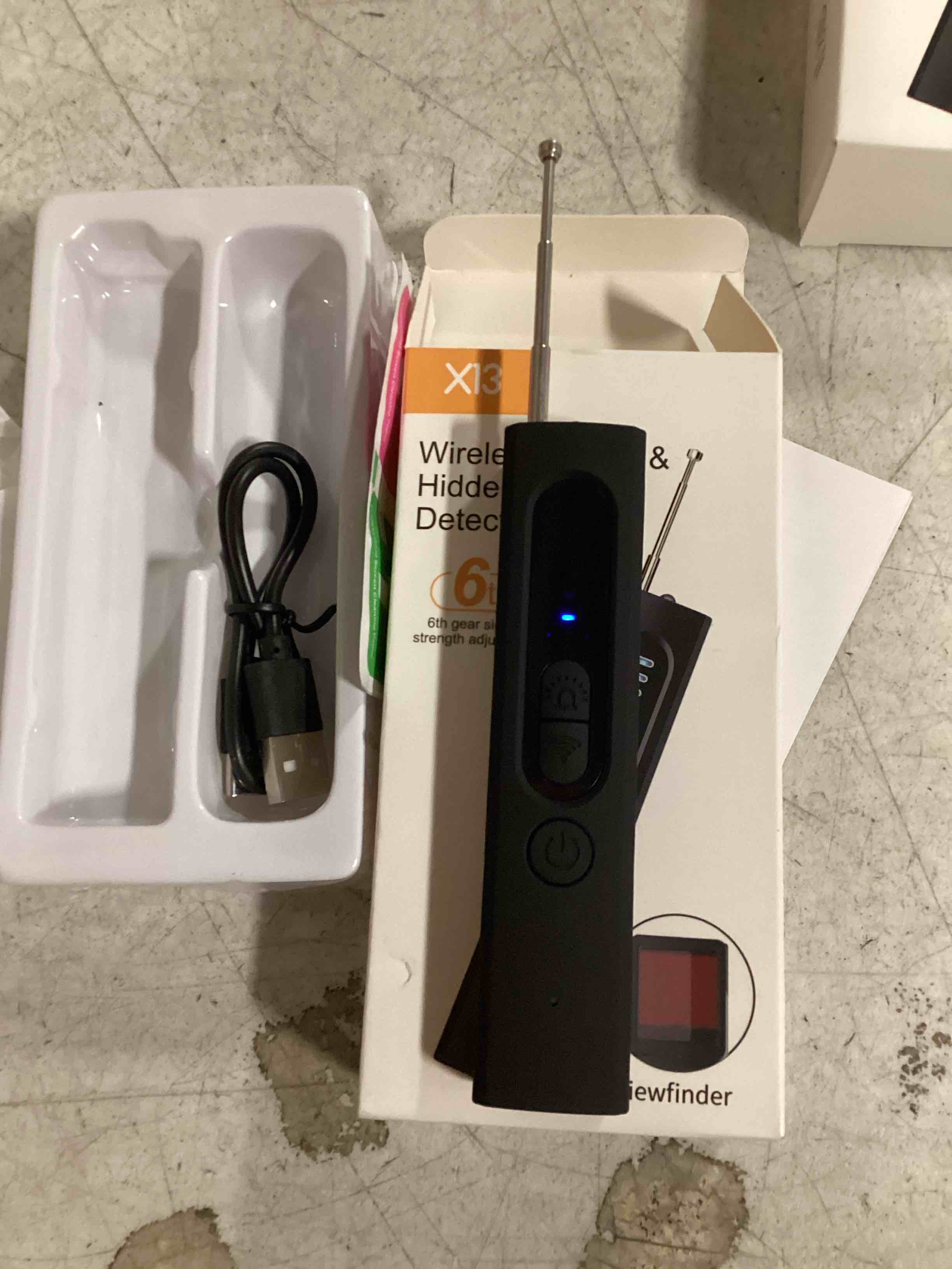 https://s3.amazonaws.com/lotting-images-prod/bidfta/PNK2276189_1738673977309.jpeg