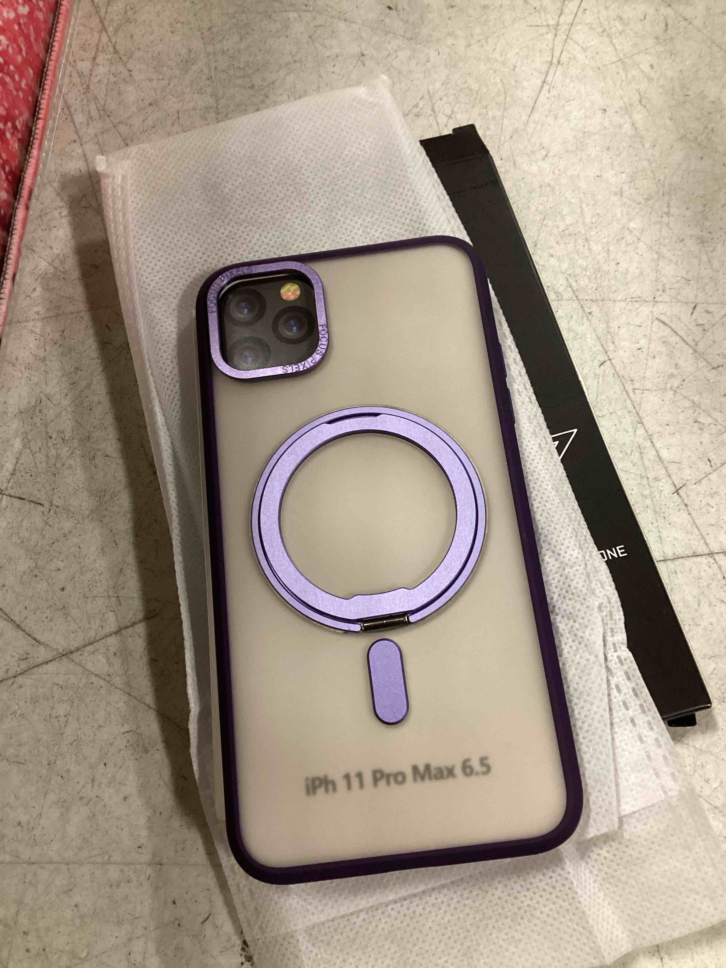 VARIETY OF DIFFERENT PHONE CASES. 