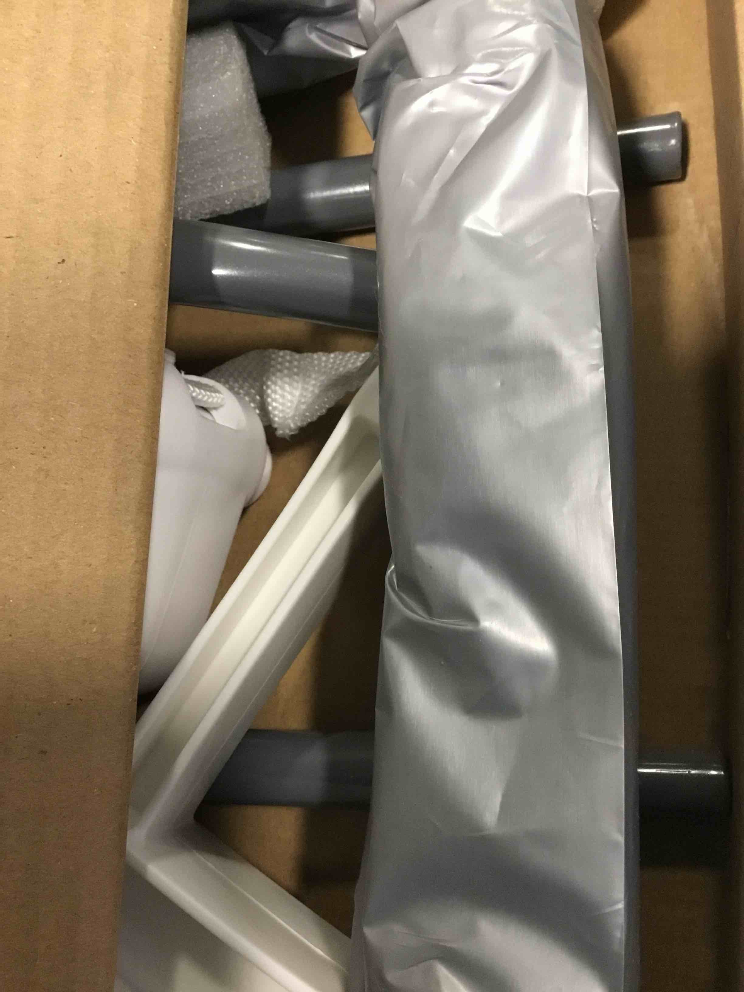 https://s3.amazonaws.com/lotting-images-prod/bidfta/PNK2281575_1737999650078.jpeg
