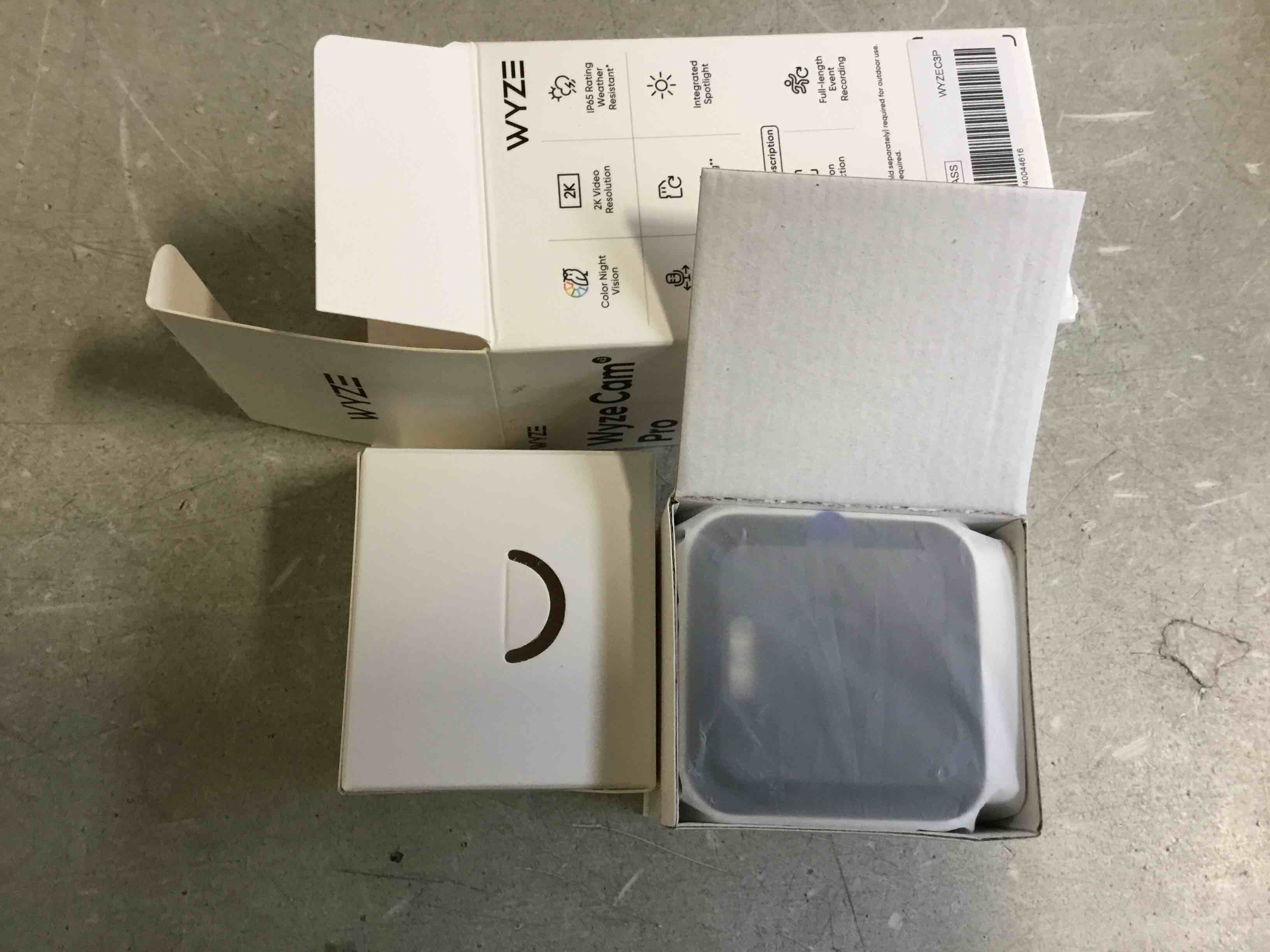https://s3.amazonaws.com/lotting-images-prod/bidfta/PNK2284673_1738784879229.jpeg