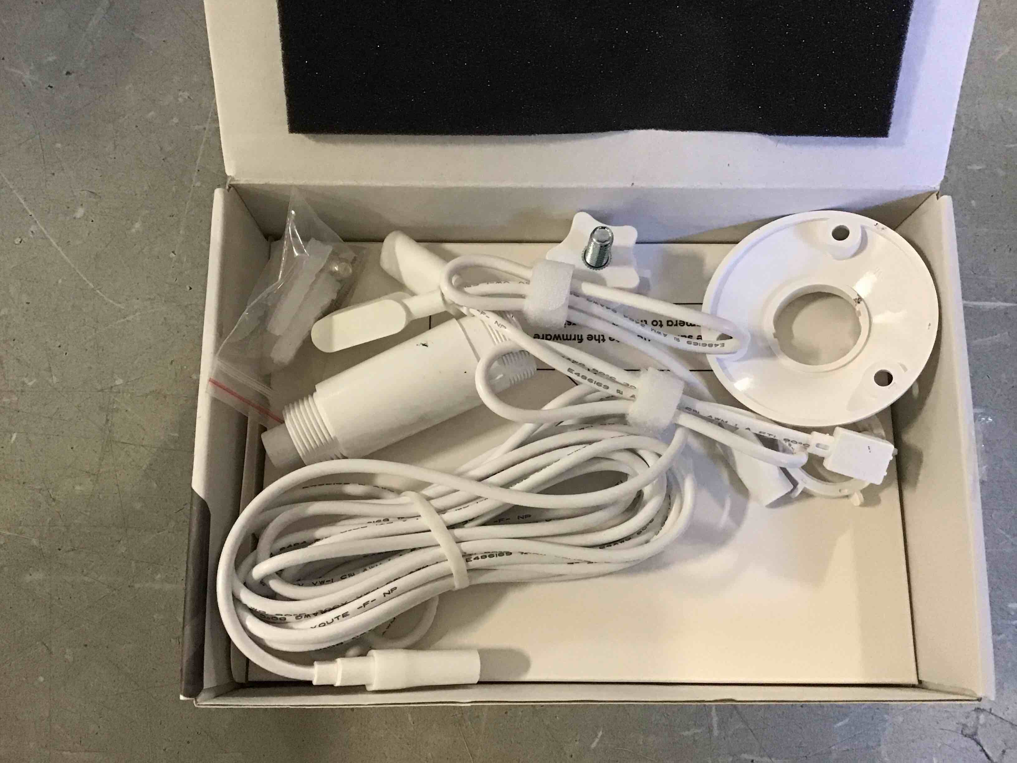 https://s3.amazonaws.com/lotting-images-prod/bidfta/PNK2284931_1738943201055.jpeg