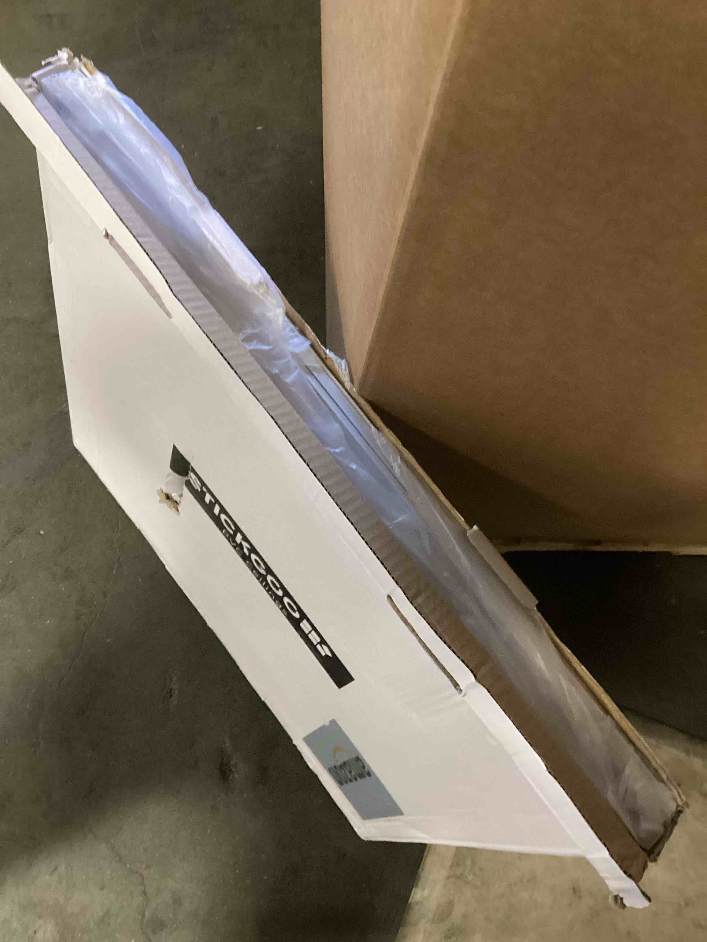 https://s3.amazonaws.com/lotting-images-prod/bidfta/PNK2287531_1738008389038.jpeg