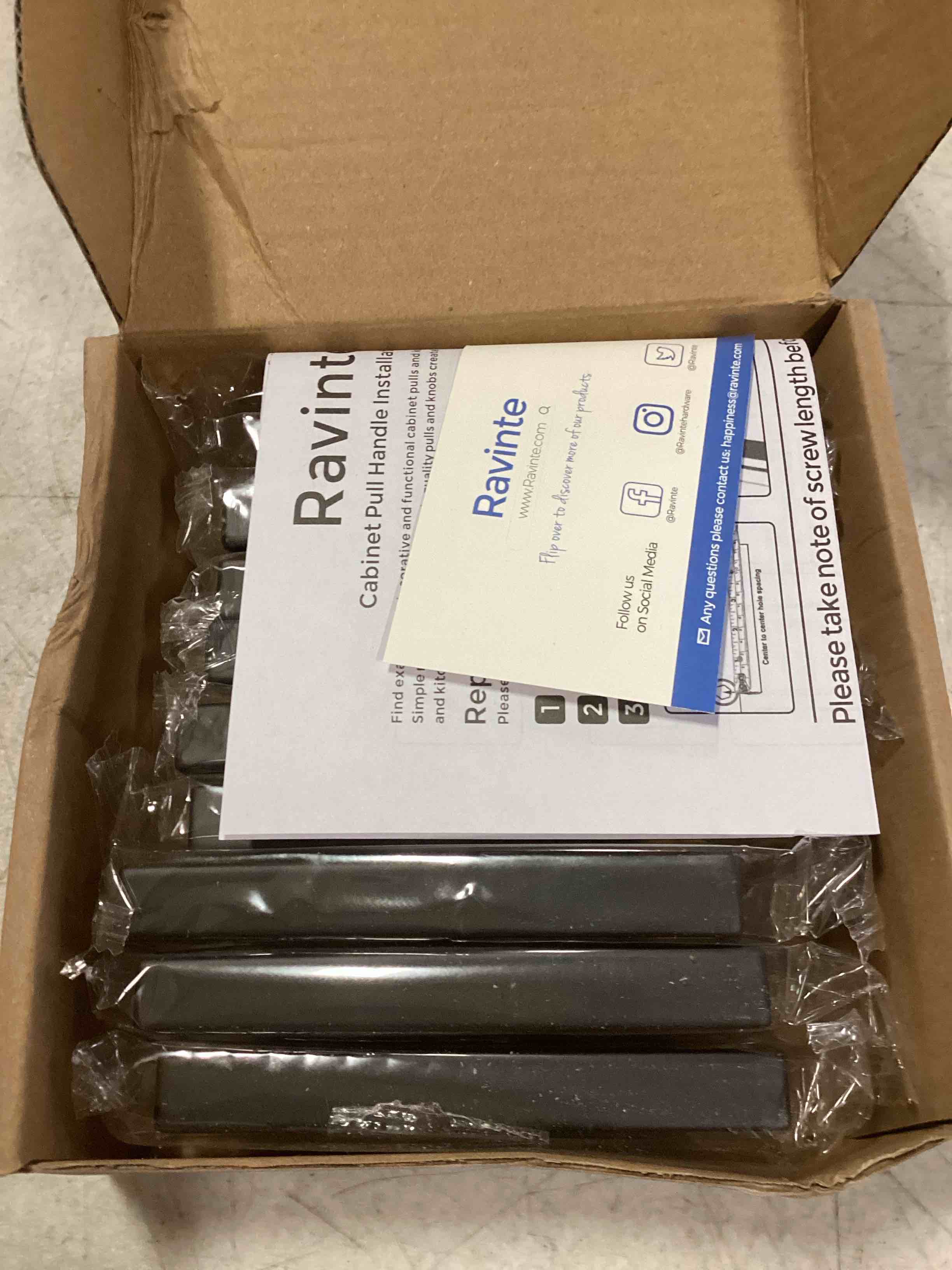 https://s3.amazonaws.com/lotting-images-prod/bidfta/PNK2288972_1738941704863.jpeg