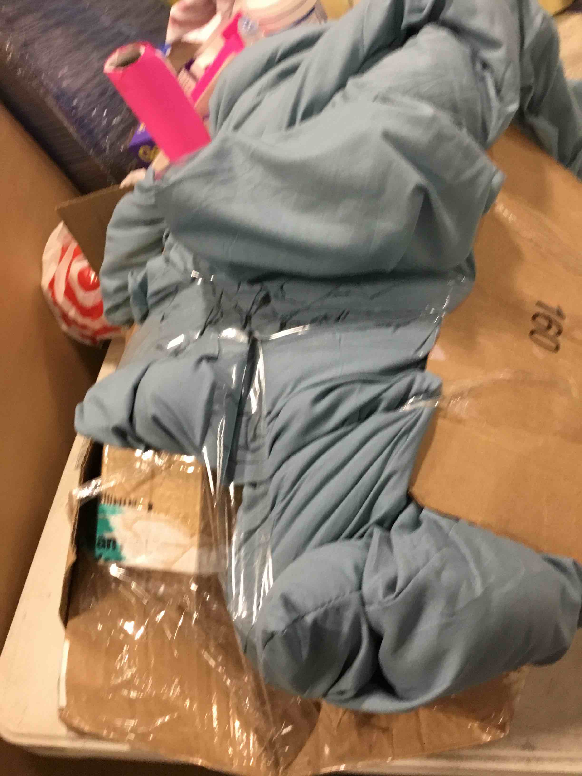 https://s3.amazonaws.com/lotting-images-prod/bidfta/PNK2291081_1738761528723.jpeg
