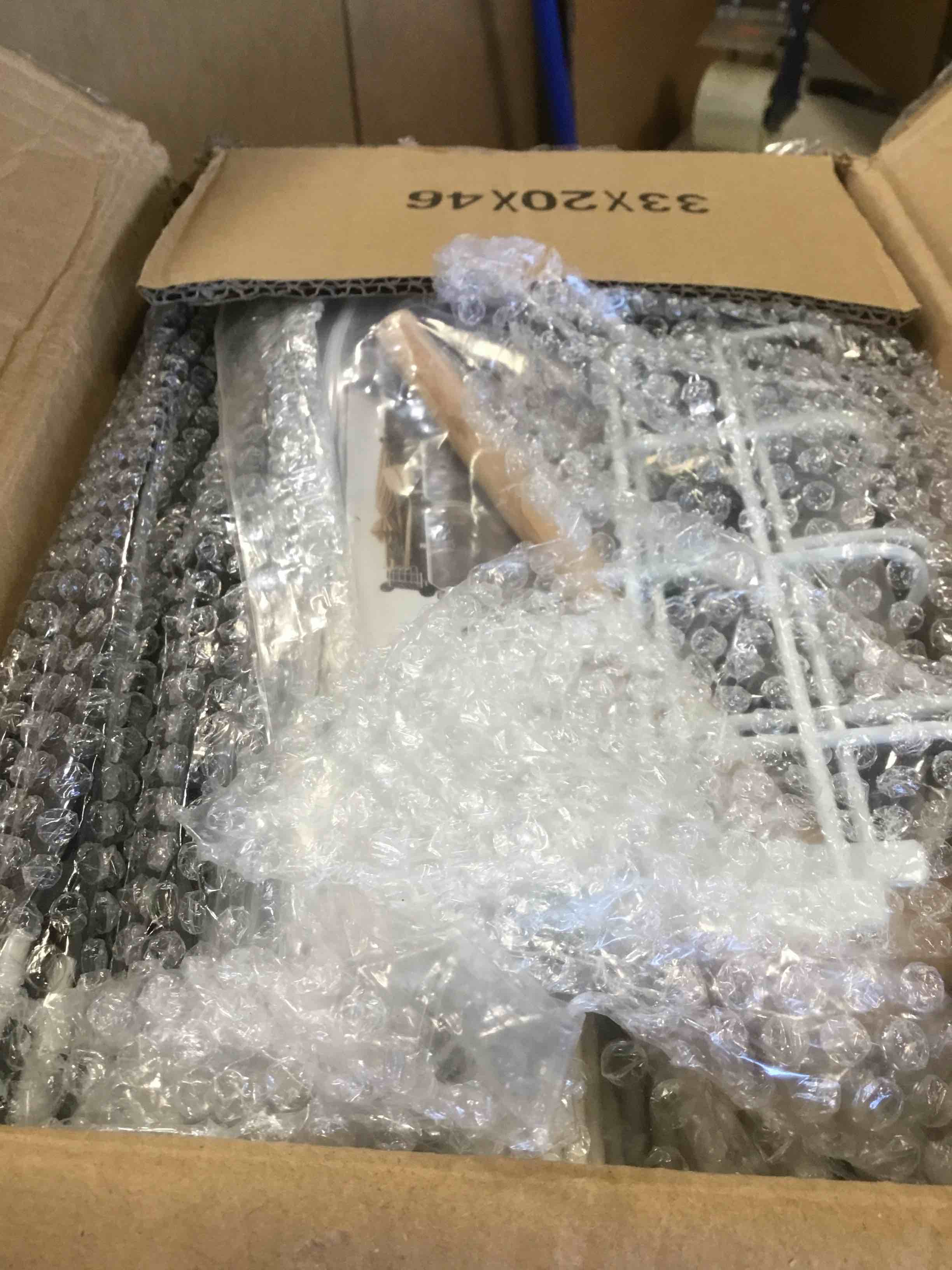 https://s3.amazonaws.com/lotting-images-prod/bidfta/PNK2293120_1738002570571.jpeg