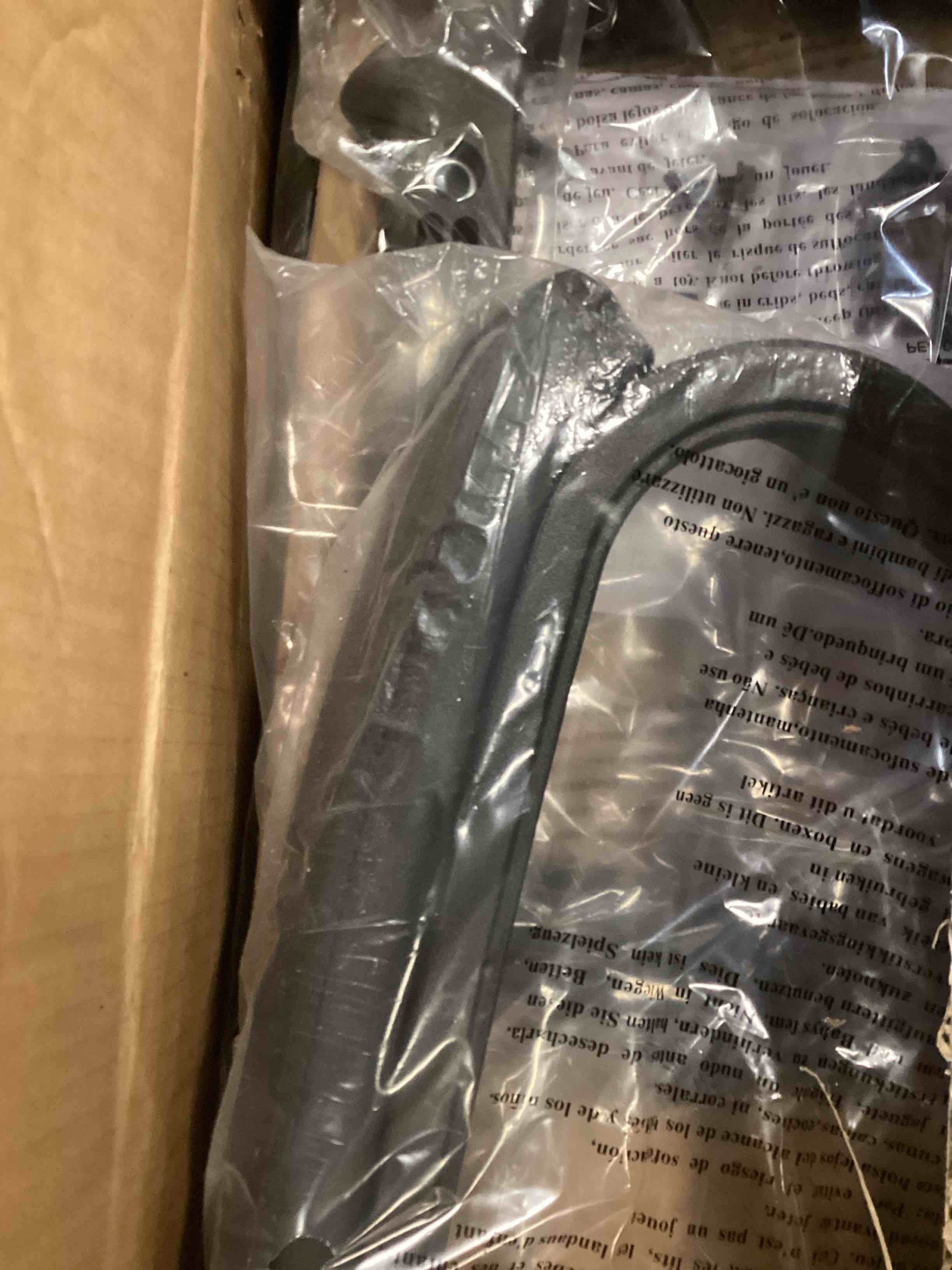 https://s3.amazonaws.com/lotting-images-prod/bidfta/PNK2303546_1745586591102.jpeg