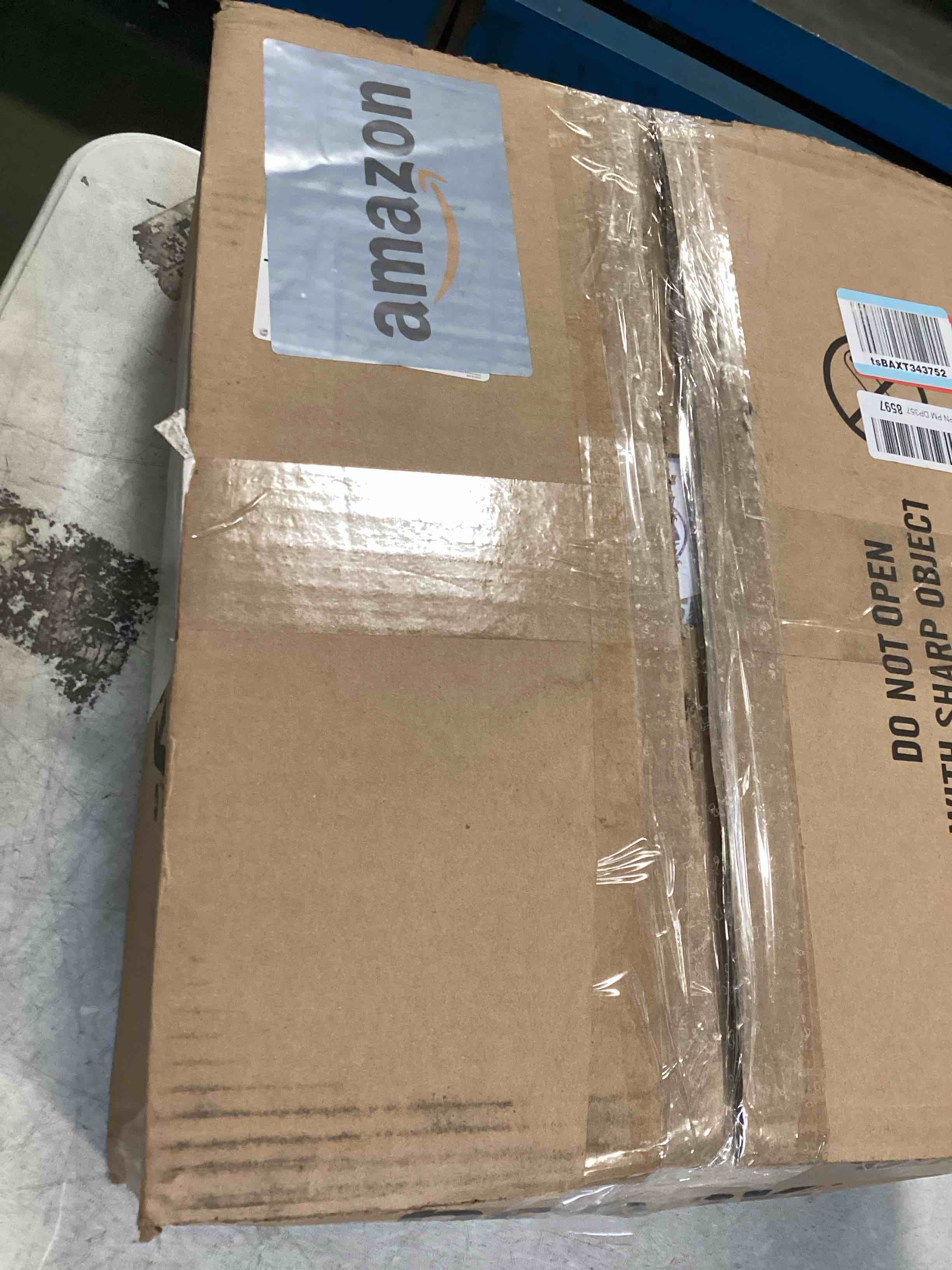 https://s3.amazonaws.com/lotting-images-prod/bidfta/PNK2304169_1746456896698.jpeg