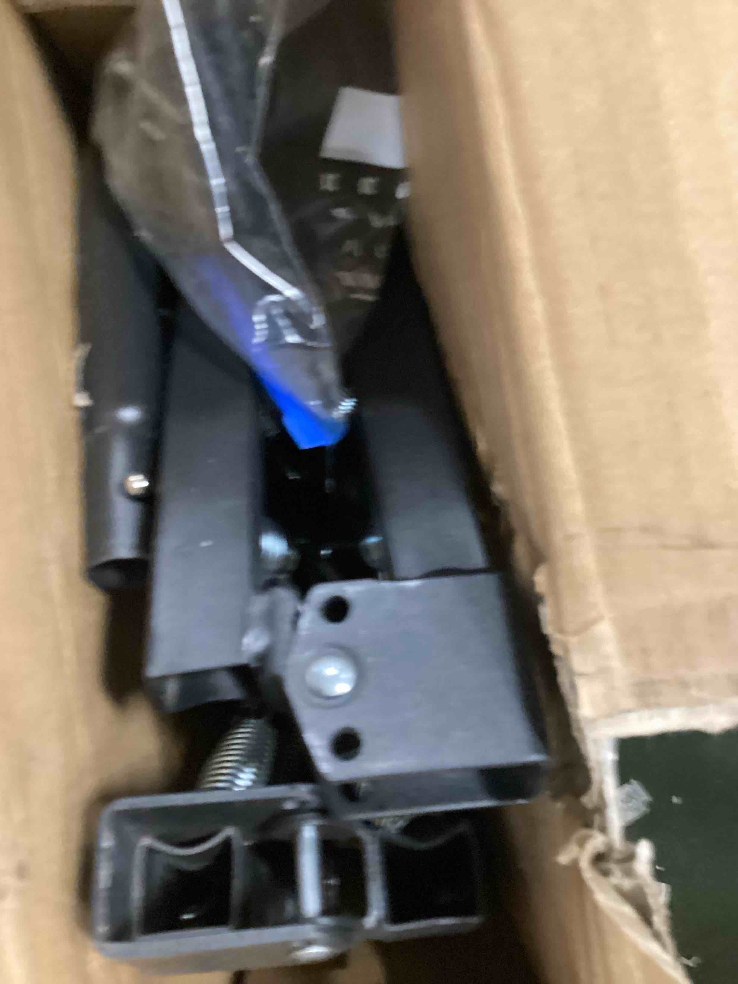 https://s3.amazonaws.com/lotting-images-prod/bidfta/PNK2304265_1746474590539.jpeg