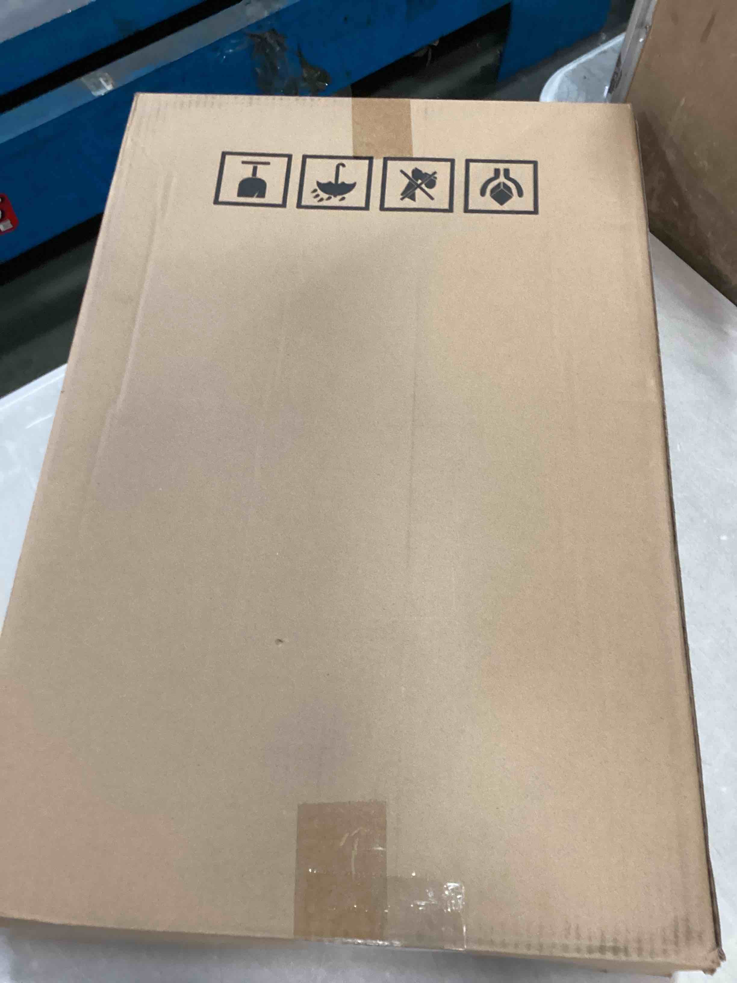 https://s3.amazonaws.com/lotting-images-prod/bidfta/PNK2304384_1746553004027.jpeg