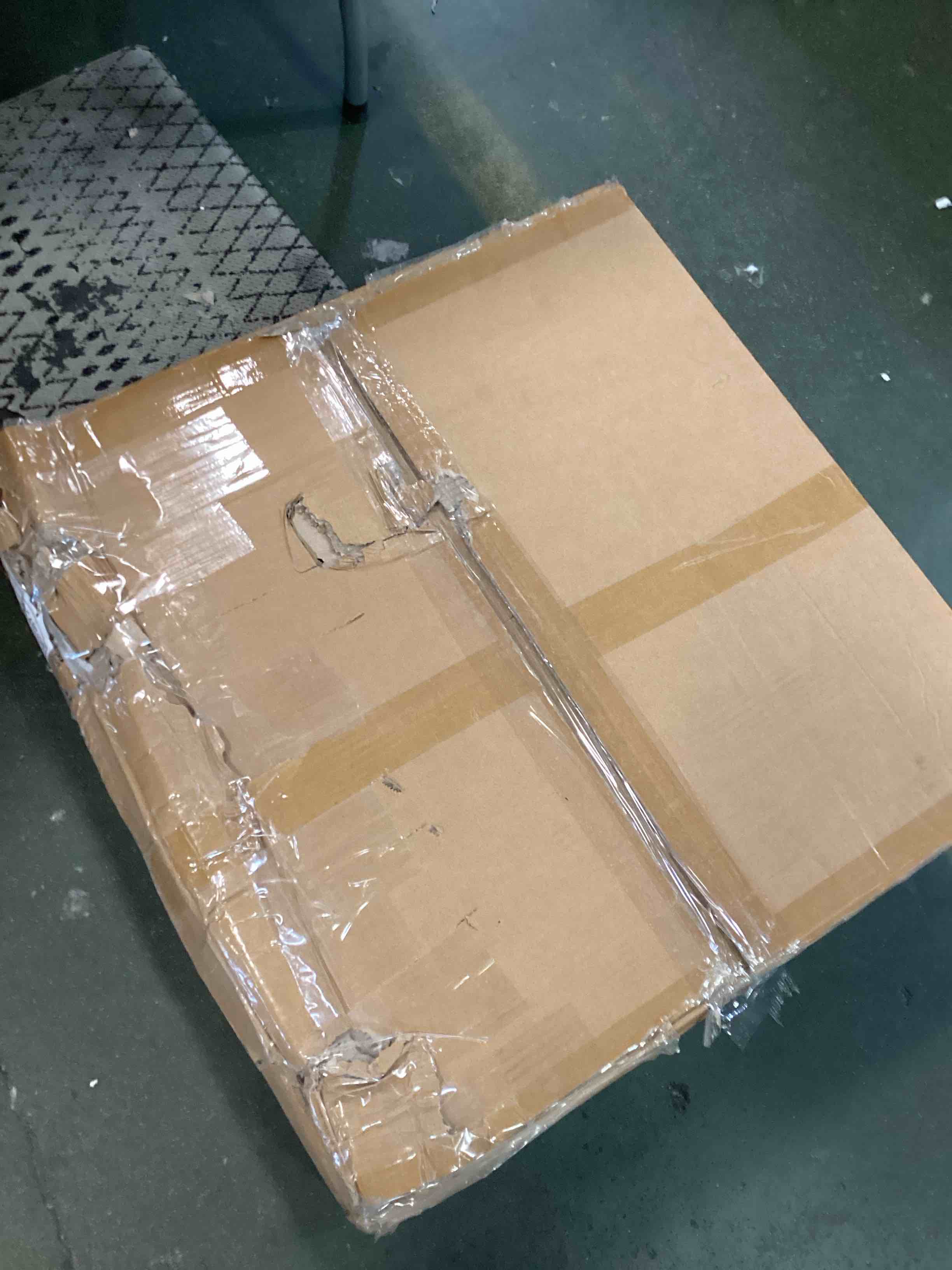 https://s3.amazonaws.com/lotting-images-prod/bidfta/PNK2304520_1746629571076.jpeg