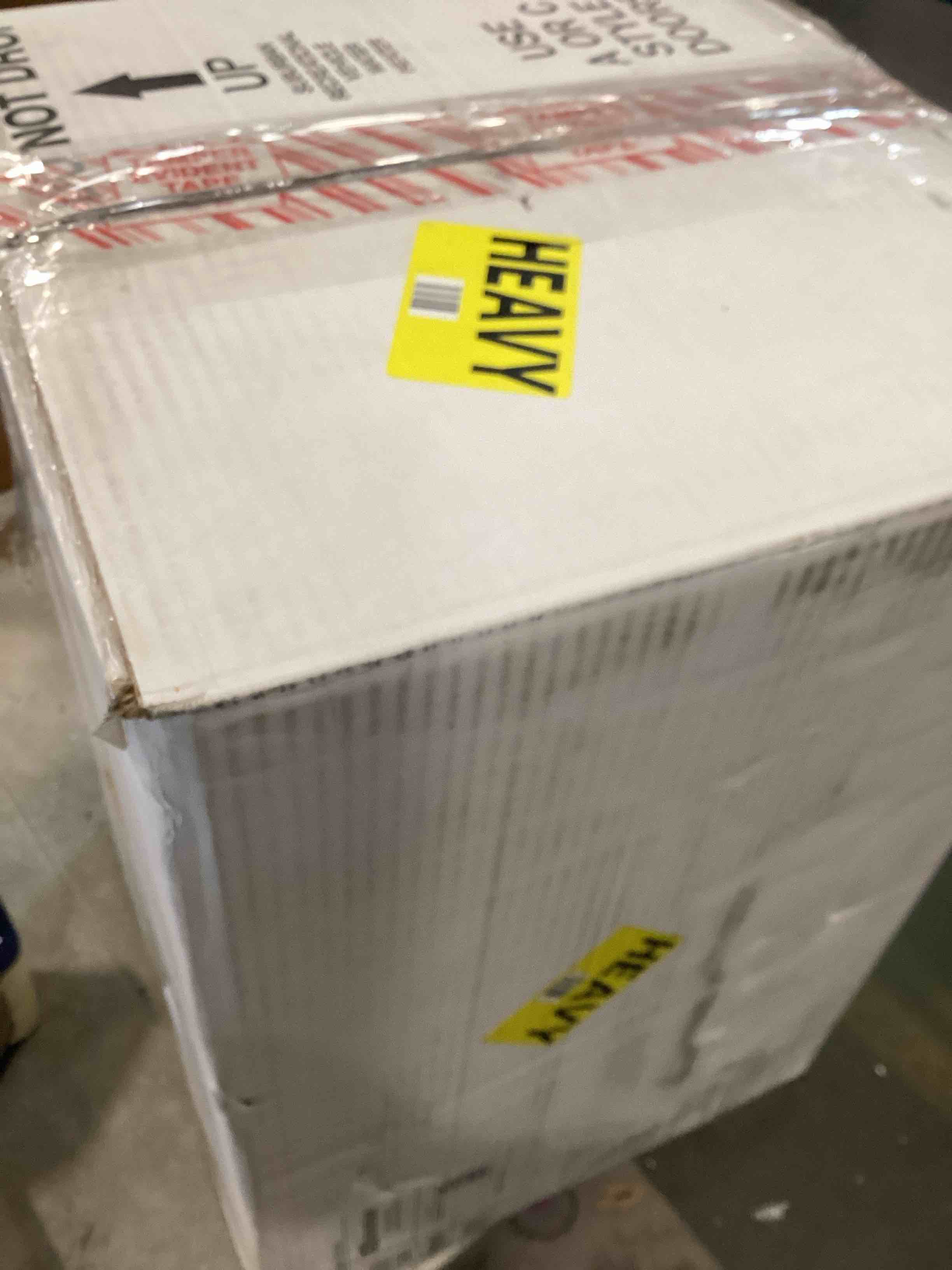 https://s3.amazonaws.com/lotting-images-prod/bidfta/PNK2304852_1746793655207.jpeg